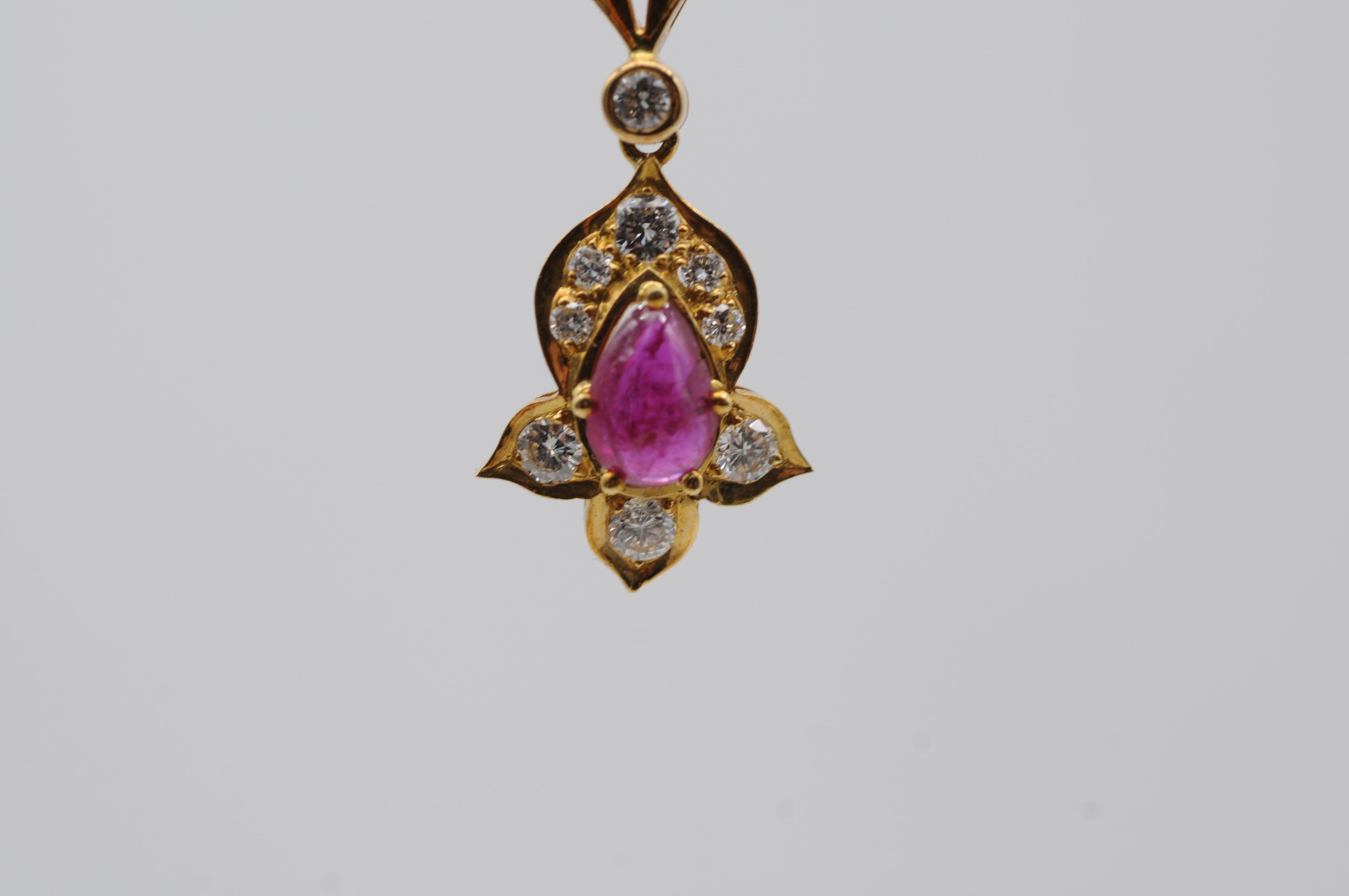 majestuoso collar con un rubí natural y diamantes elaborado en oro amarillo de 14k en venta 14
