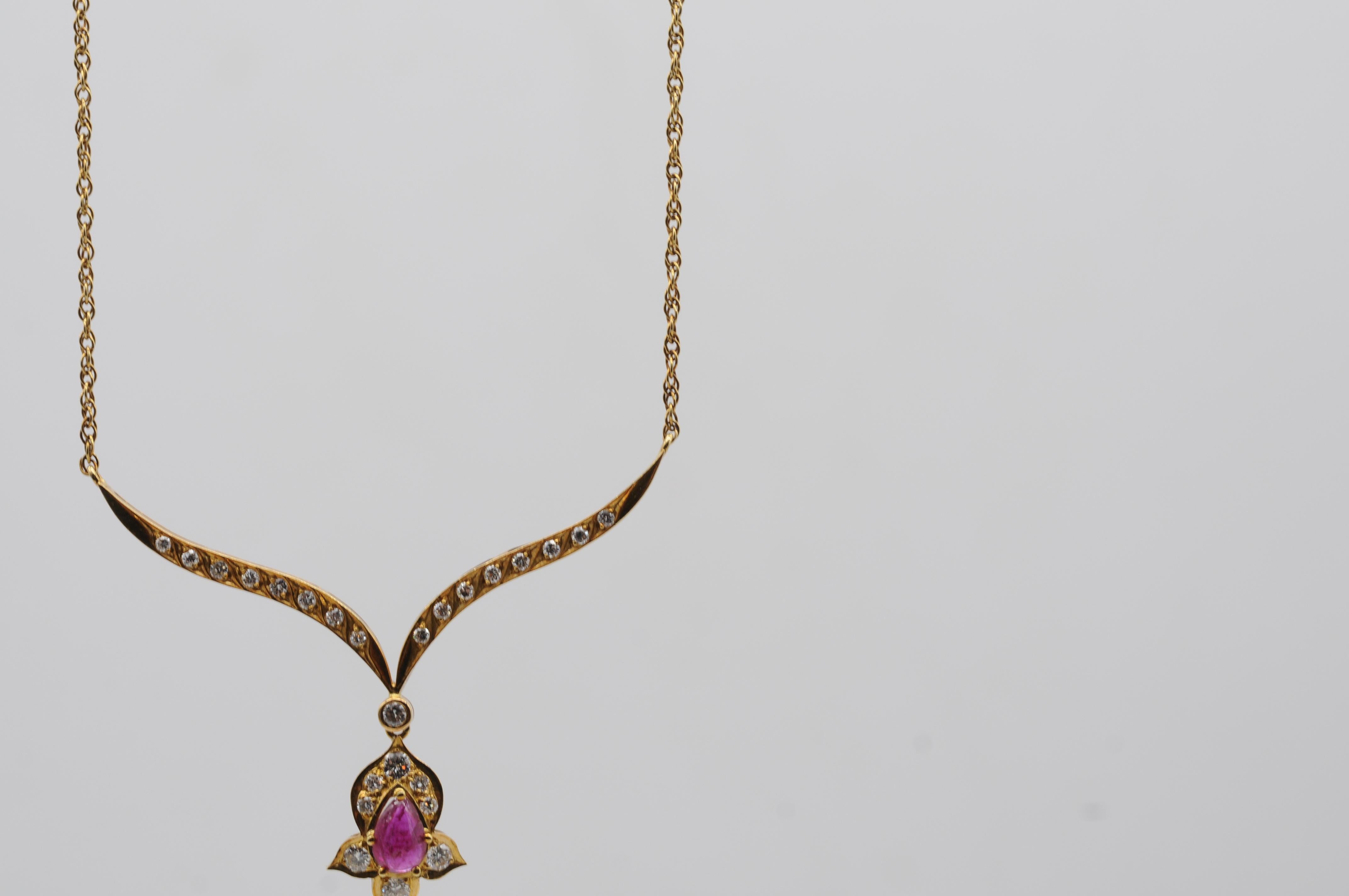 Femenino o masculino majestuoso collar con un rubí natural y diamantes elaborado en oro amarillo de 14k en venta