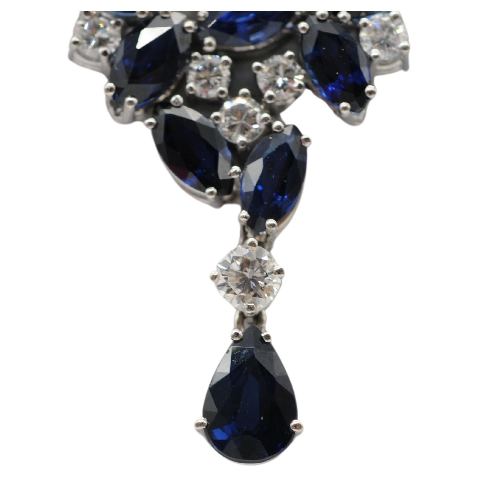 Taglio misto Collana Majestic con diamanti e zaffiro in oro bianco 14 carati in vendita