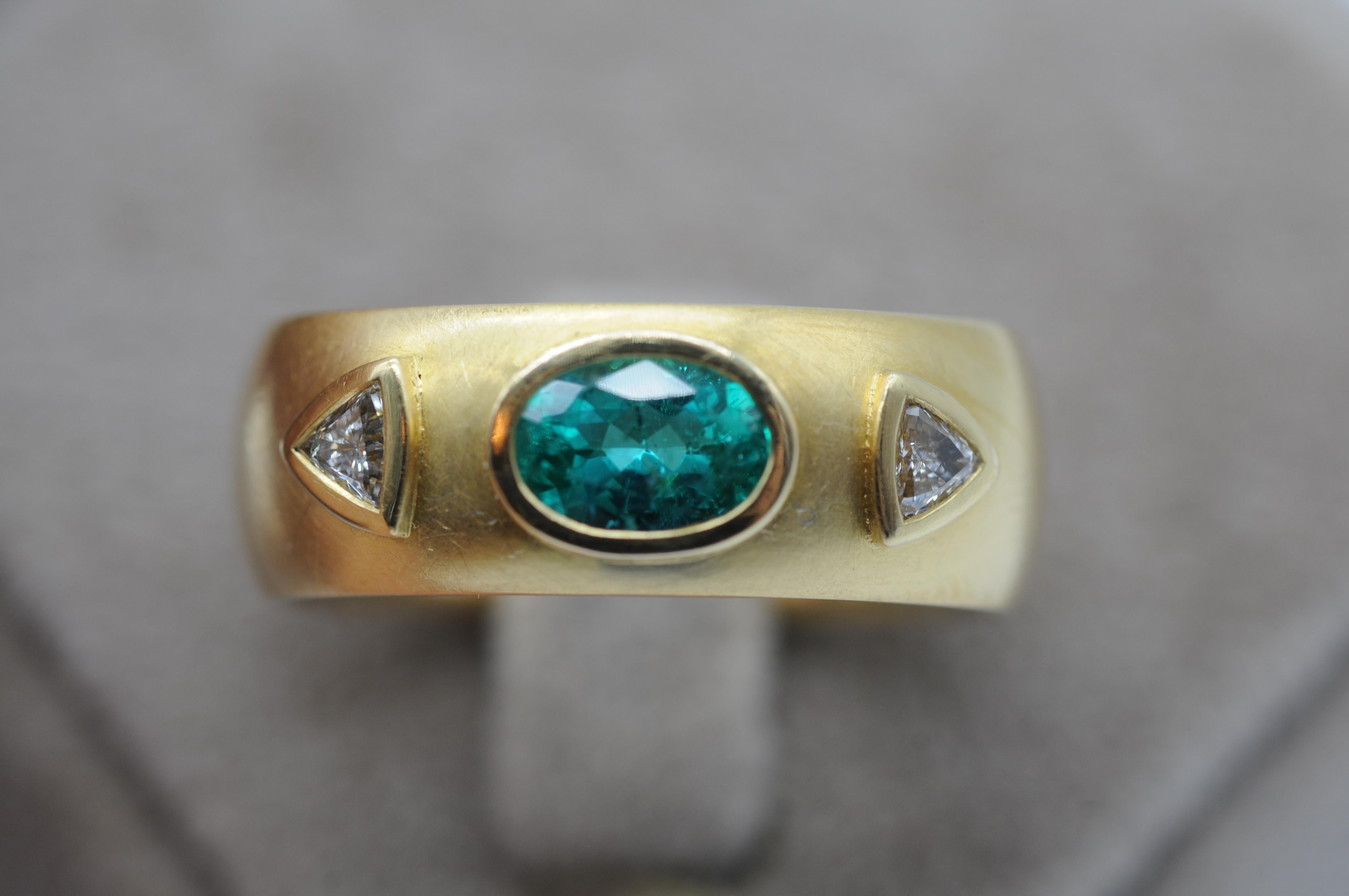 Majestic noble Emerald gold ring with diamonds in 21k Gold (900er) For Sale 4