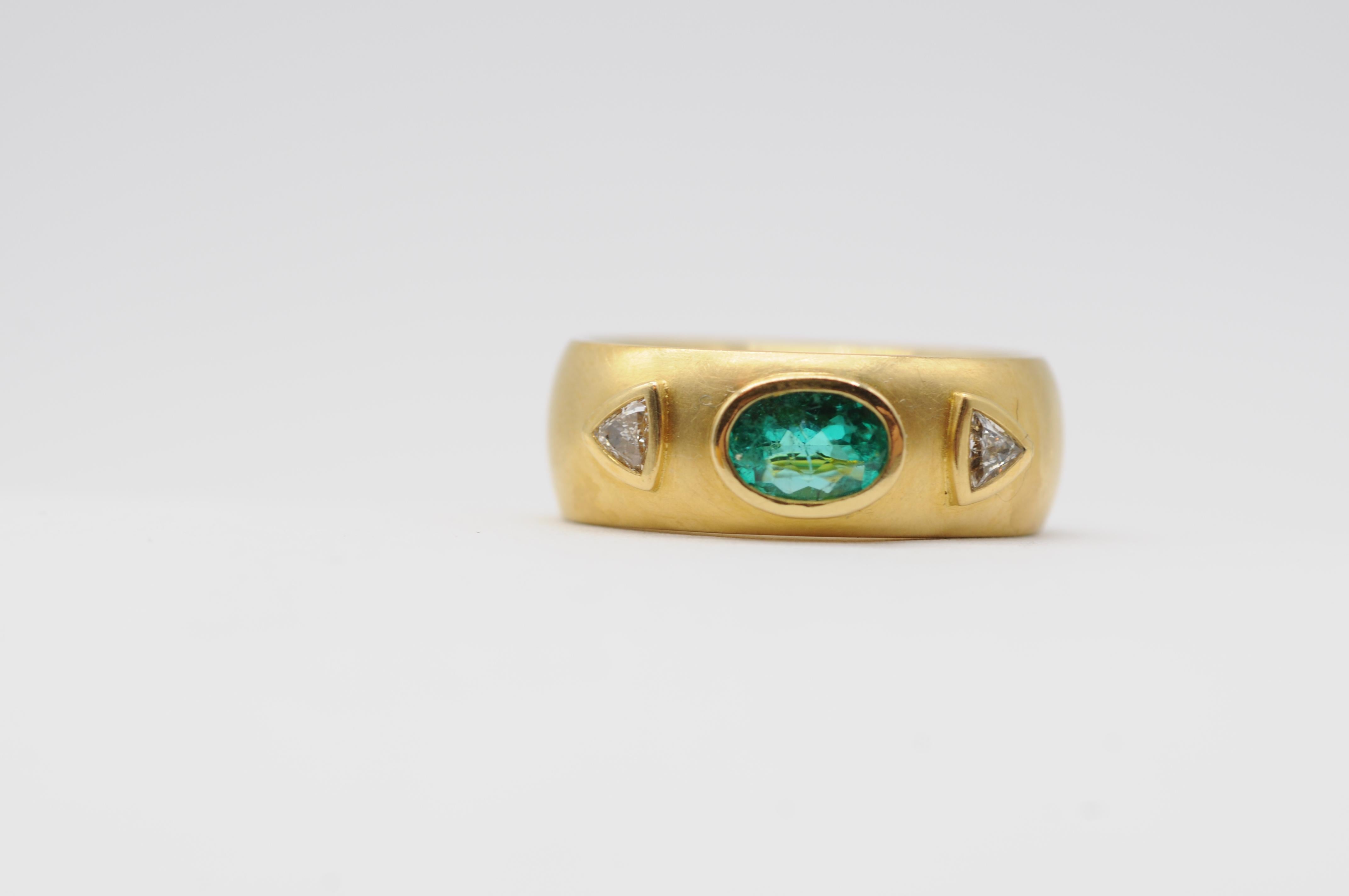 Majestic noble Emerald gold ring with diamonds in 21k Gold (900er) For Sale 7