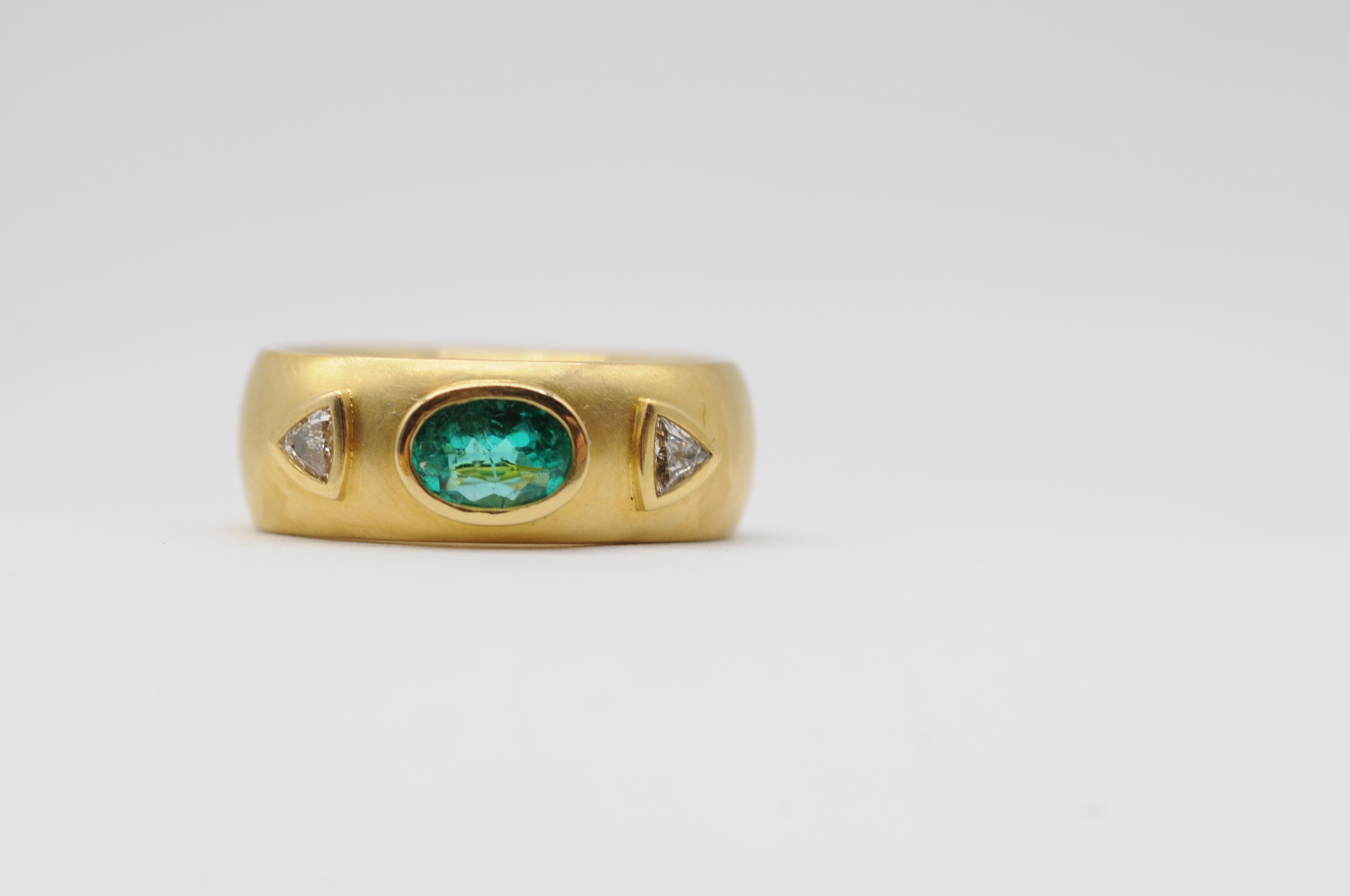 Majestic noble Emerald gold ring with diamonds in 21k Gold (900er) For Sale 8