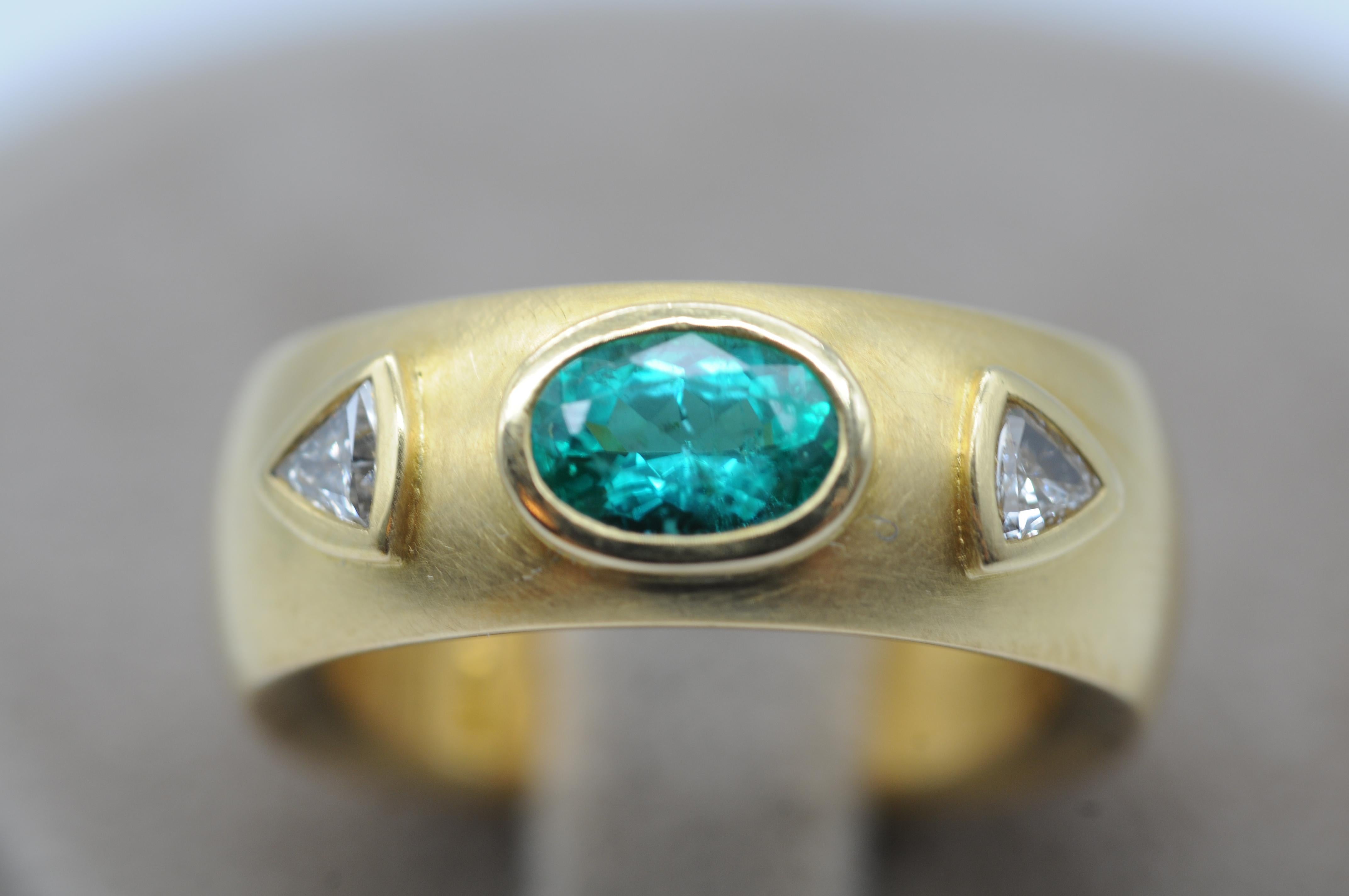 Majestic noble Emerald gold ring with diamonds in 21k Gold (900er) For Sale 3