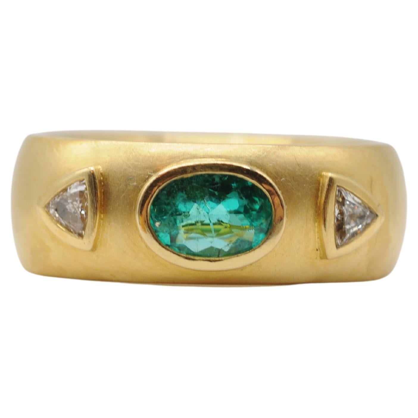 Majestic noble Emerald gold ring with diamonds in 21k Gold (900er) For Sale