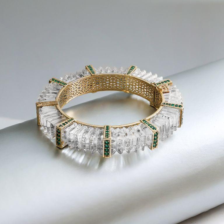 Majestic Oasis Bangle in 14K Gold with Round Emeralds & Carved Crystal Quartz In New Condition For Sale In Jaipur, IN