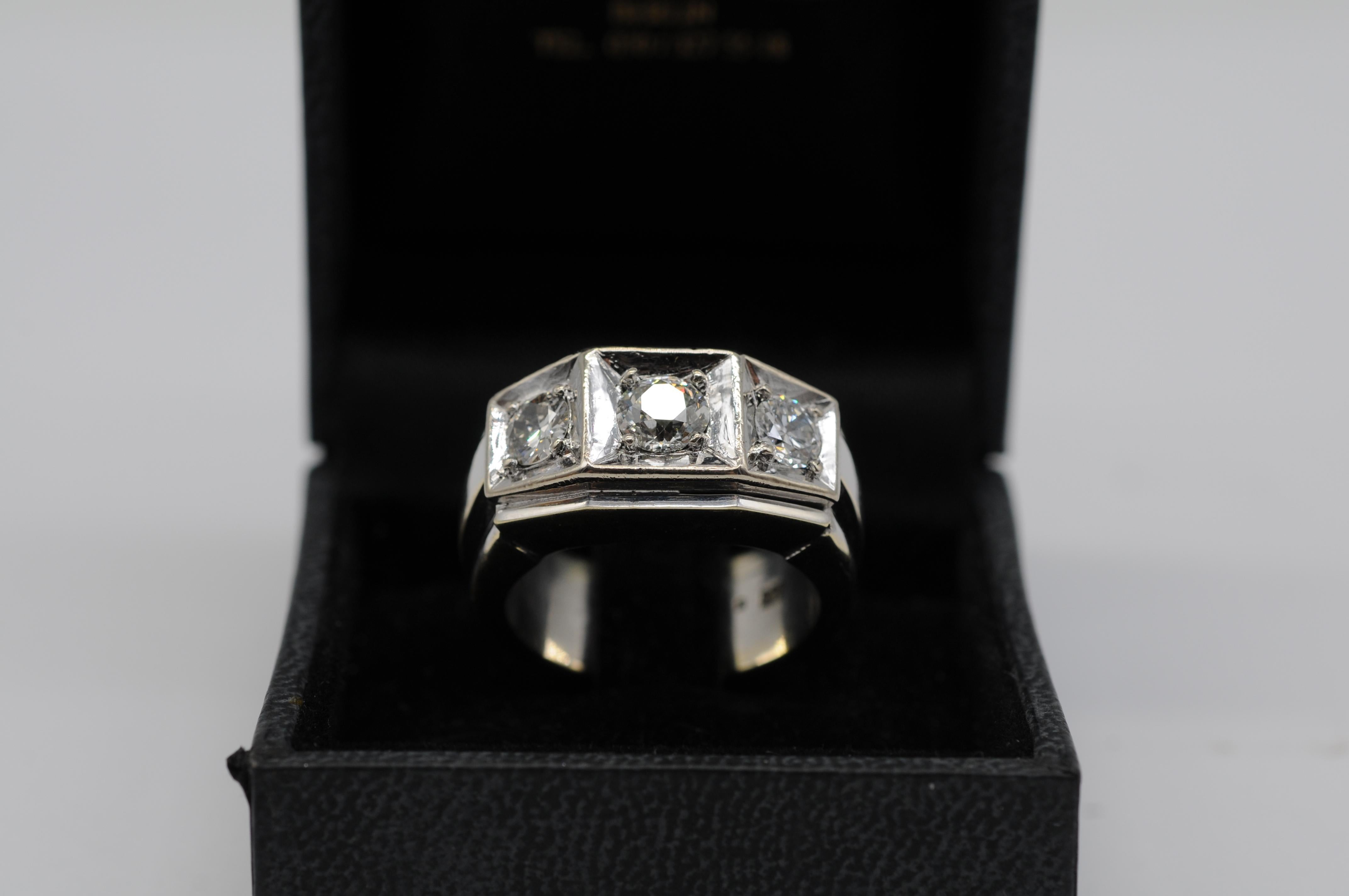 Majestätischer alter Ring mit 3 Diamanten im alteuropäischen Schliff 10