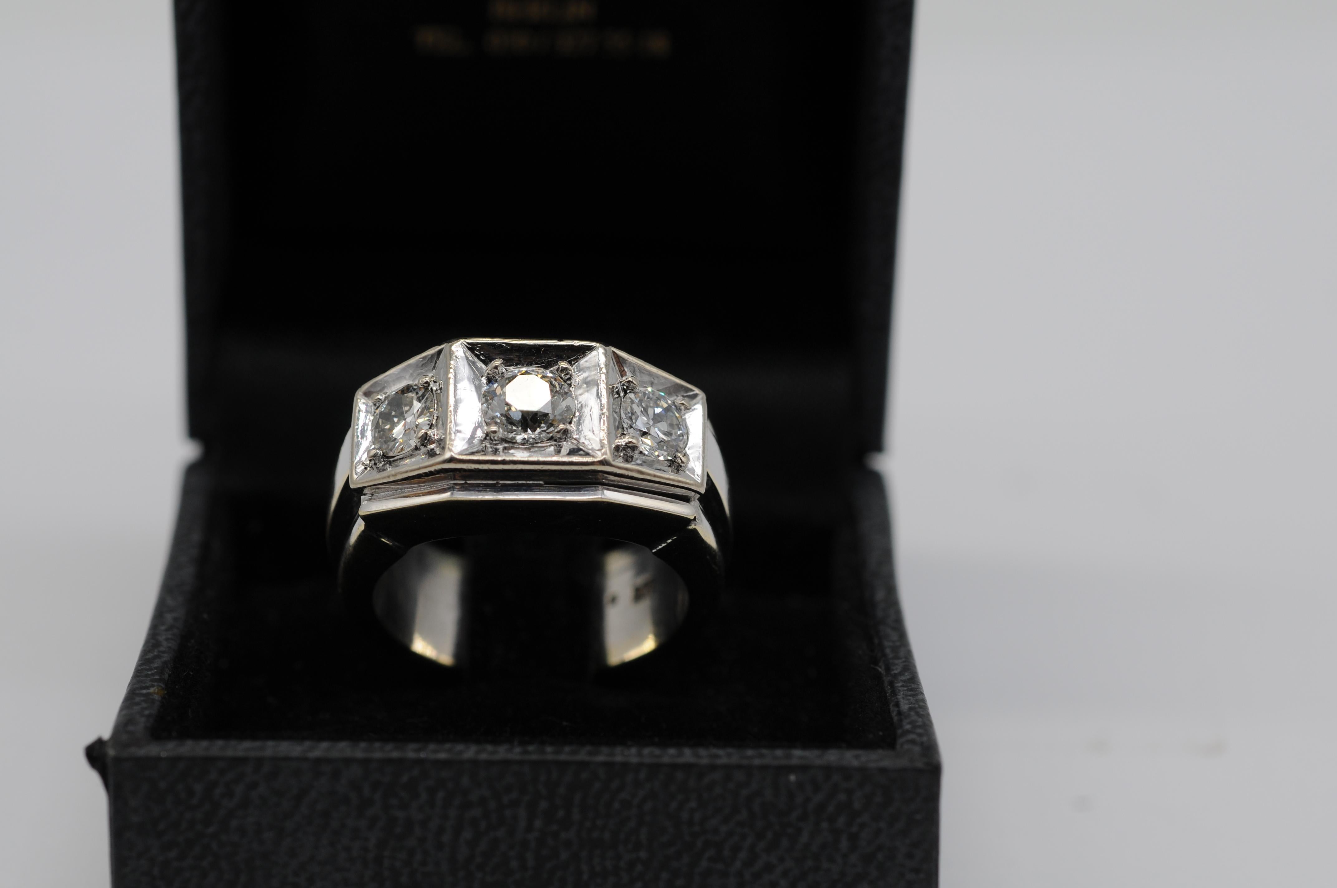 Majestätischer alter Ring mit 3 Diamanten im alteuropäischen Schliff 12