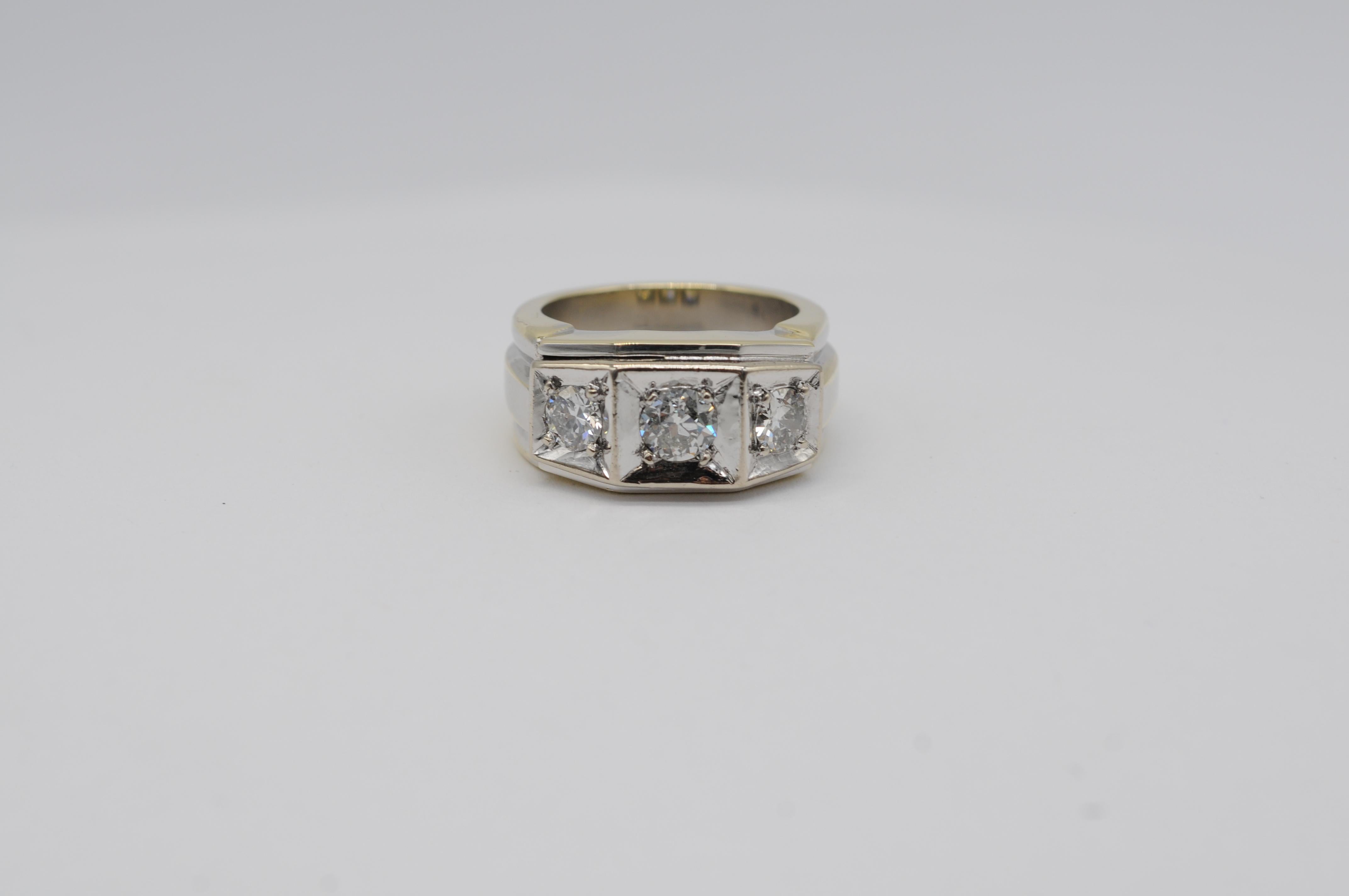 Majestätischer alter Ring mit 3 Diamanten im alteuropäischen Schliff (Alteuropäischer Schliff)