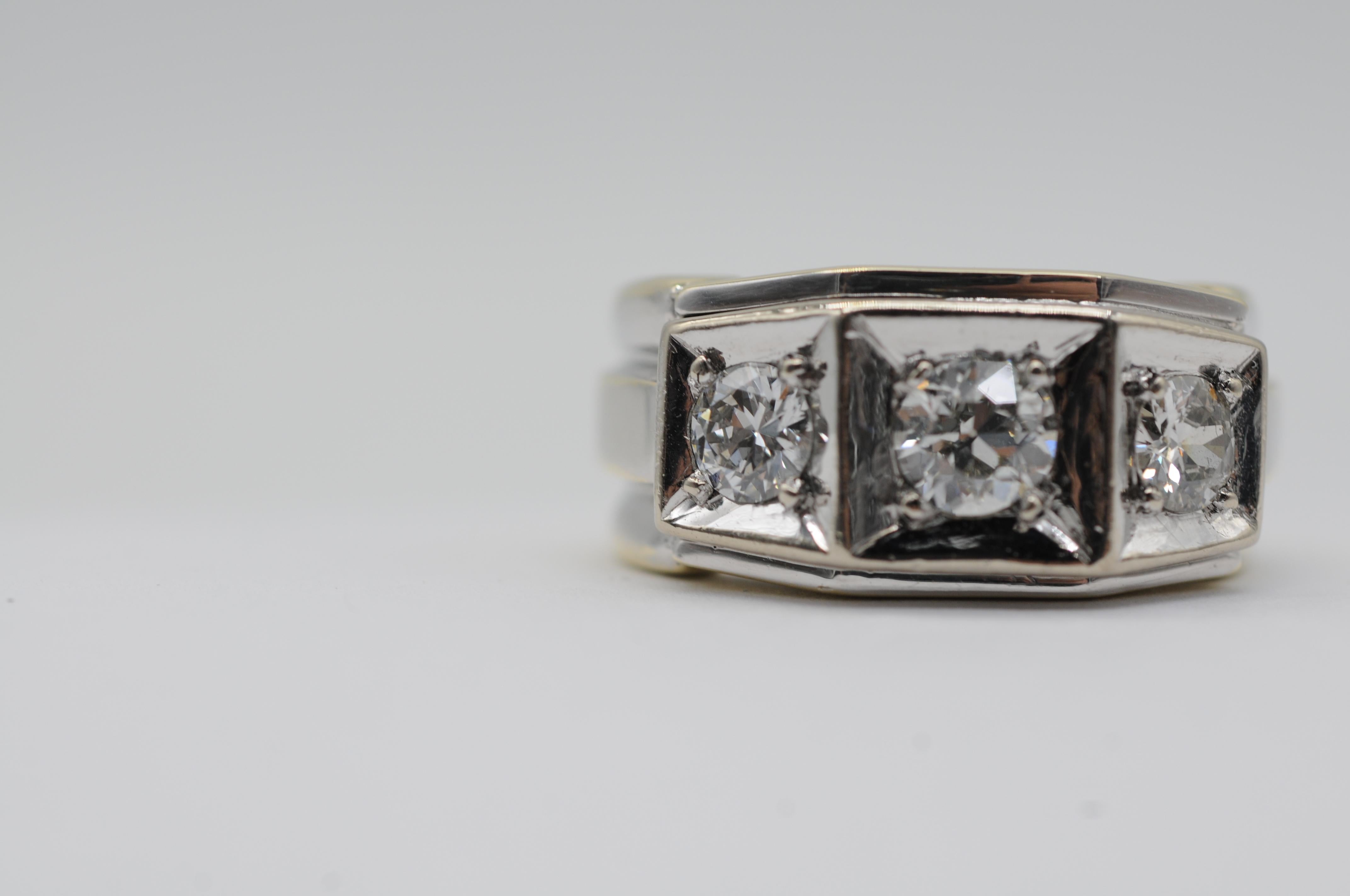 Majestätischer alter Ring mit 3 Diamanten im alteuropäischen Schliff im Zustand „Gut“ in Berlin, BE