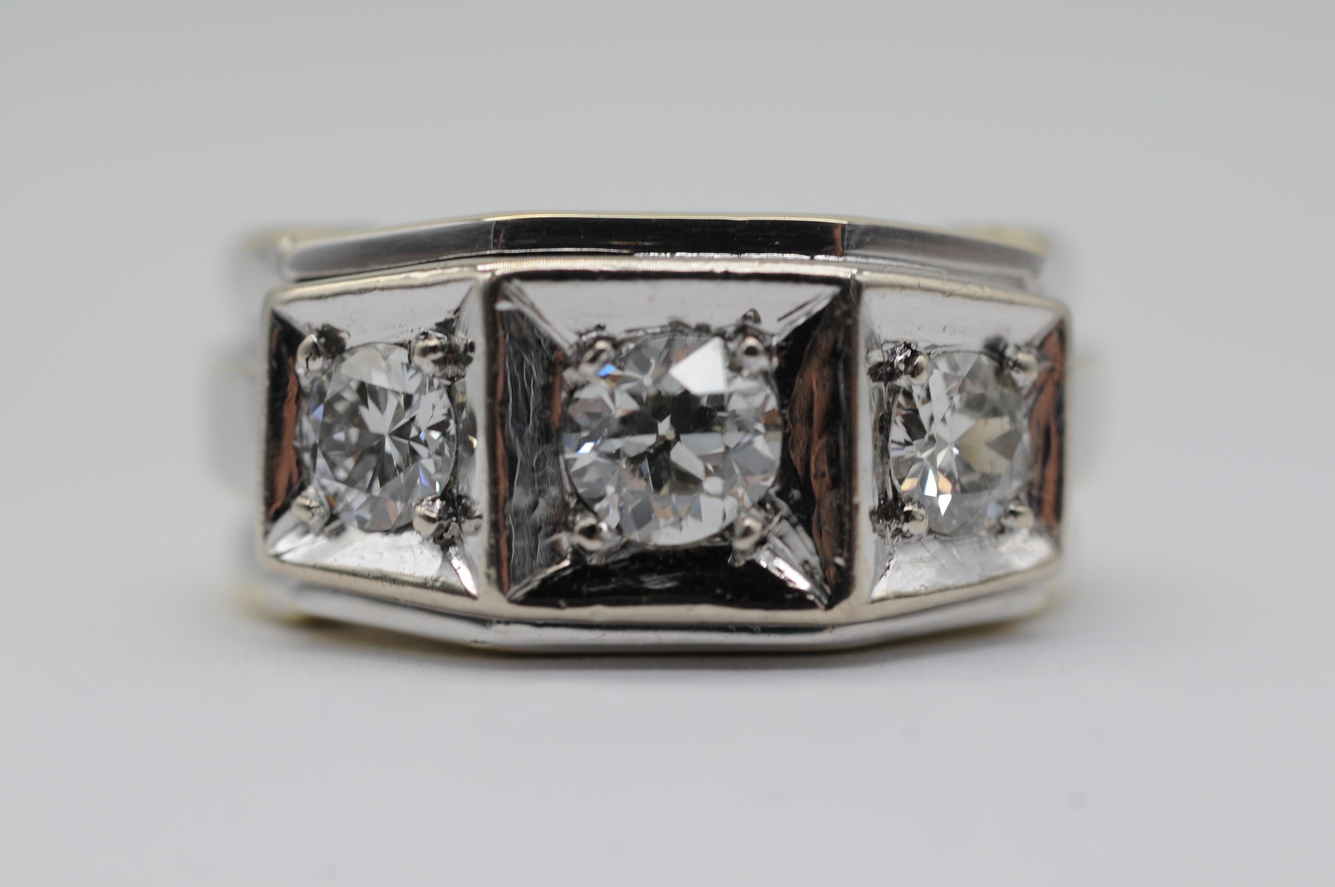 Majestätischer alter Ring mit 3 Diamanten im alteuropäischen Schliff für Damen oder Herren