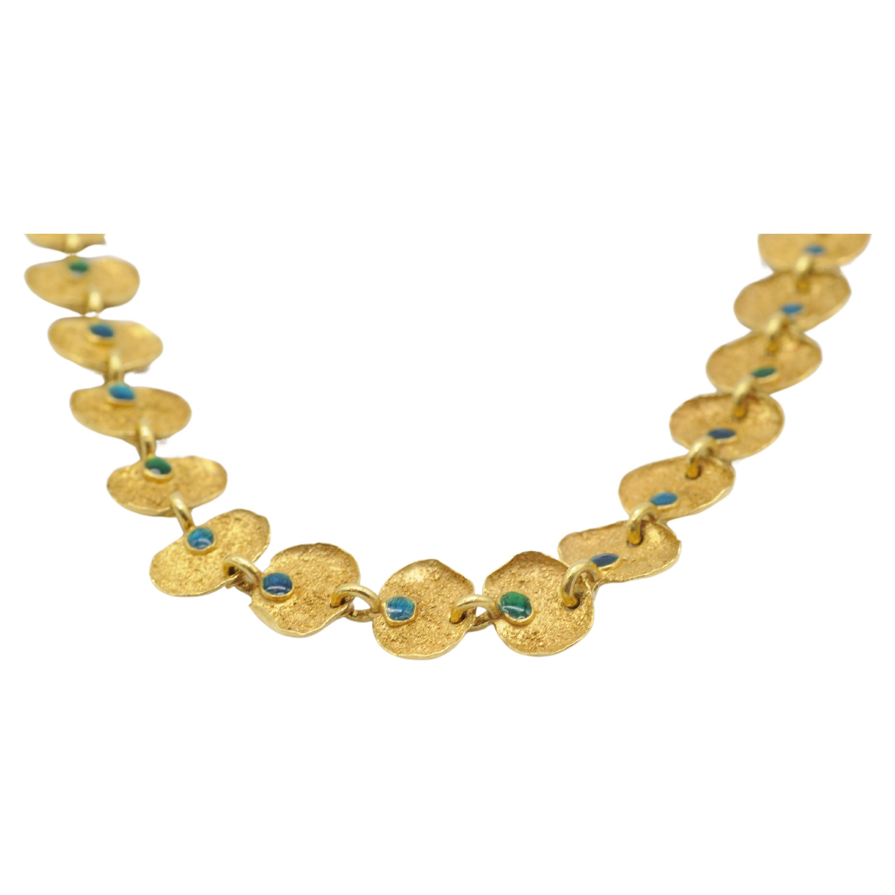 A masterpiece of ancient German goldsmithing: This exquisite 21.6k yellow gold necklace with enamel exudes timeless elegance. Finest, brilliantly set gemstones add a touch of luxury and refinement. The intricate craftsmanship and detailed design