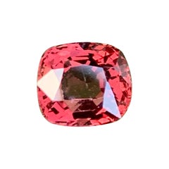Majesttischer orange-roter Spinalschliff Edelstein 1,15 Karat AIG-zertifizierter Spinellstein