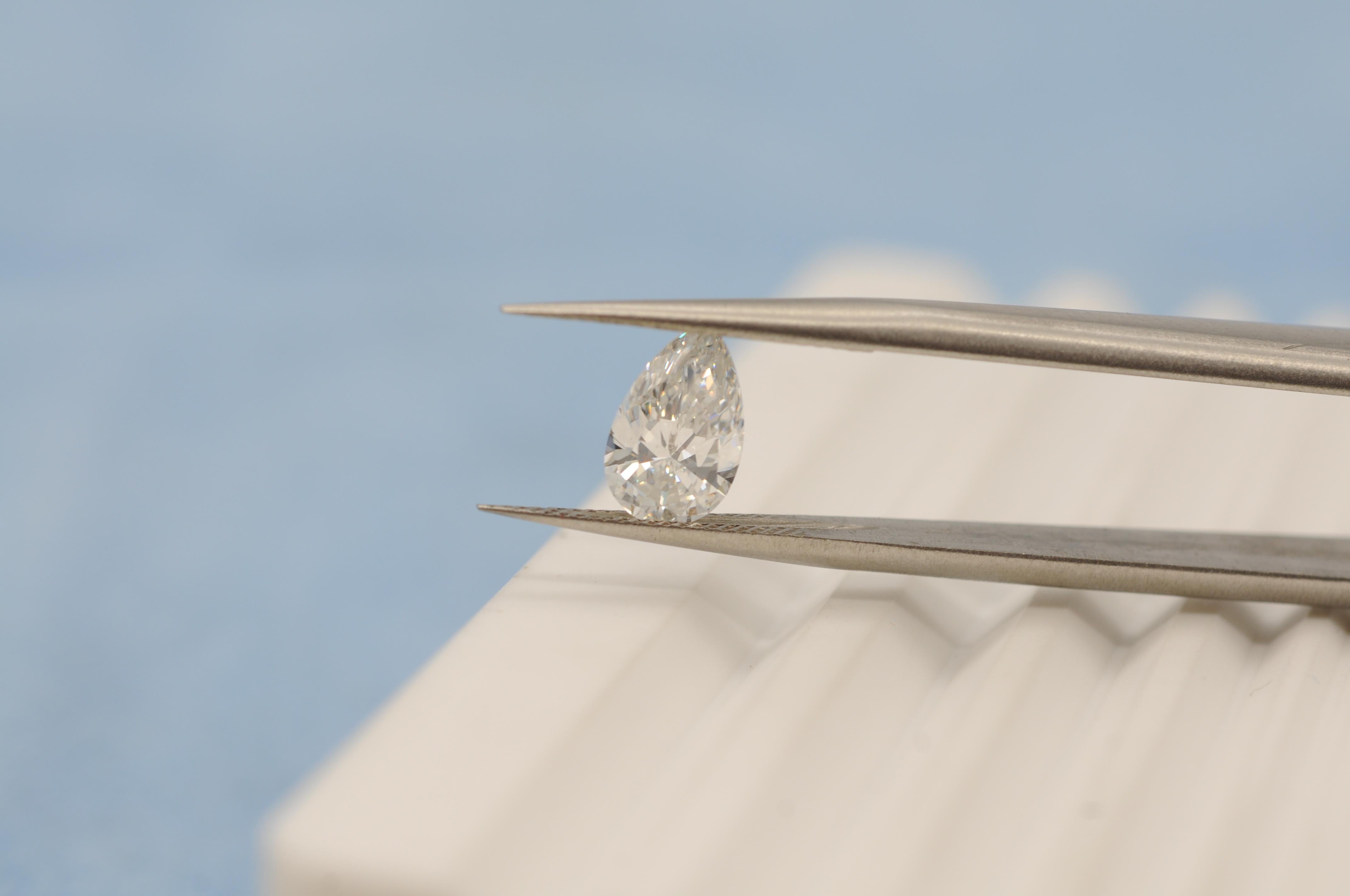 Informe sobre el diamante natural

Tipo de gema: Diamante
Forma: Corte Pera
Claridad: VS1
Color: H
Corte: Bueno
Carat:1.20ct
Faja: Pulida
Culet: Puntiagudo
Fluorescencia: Ninguna
Simetría: Muy buena
Proporciones: Bien
Pulido: Muy bueno


Este