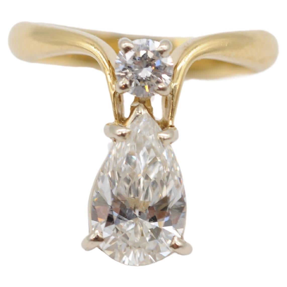 Majestic pear cut diamond engagement ring "Vs1" approx 1.25ct in 18k gold For Sale