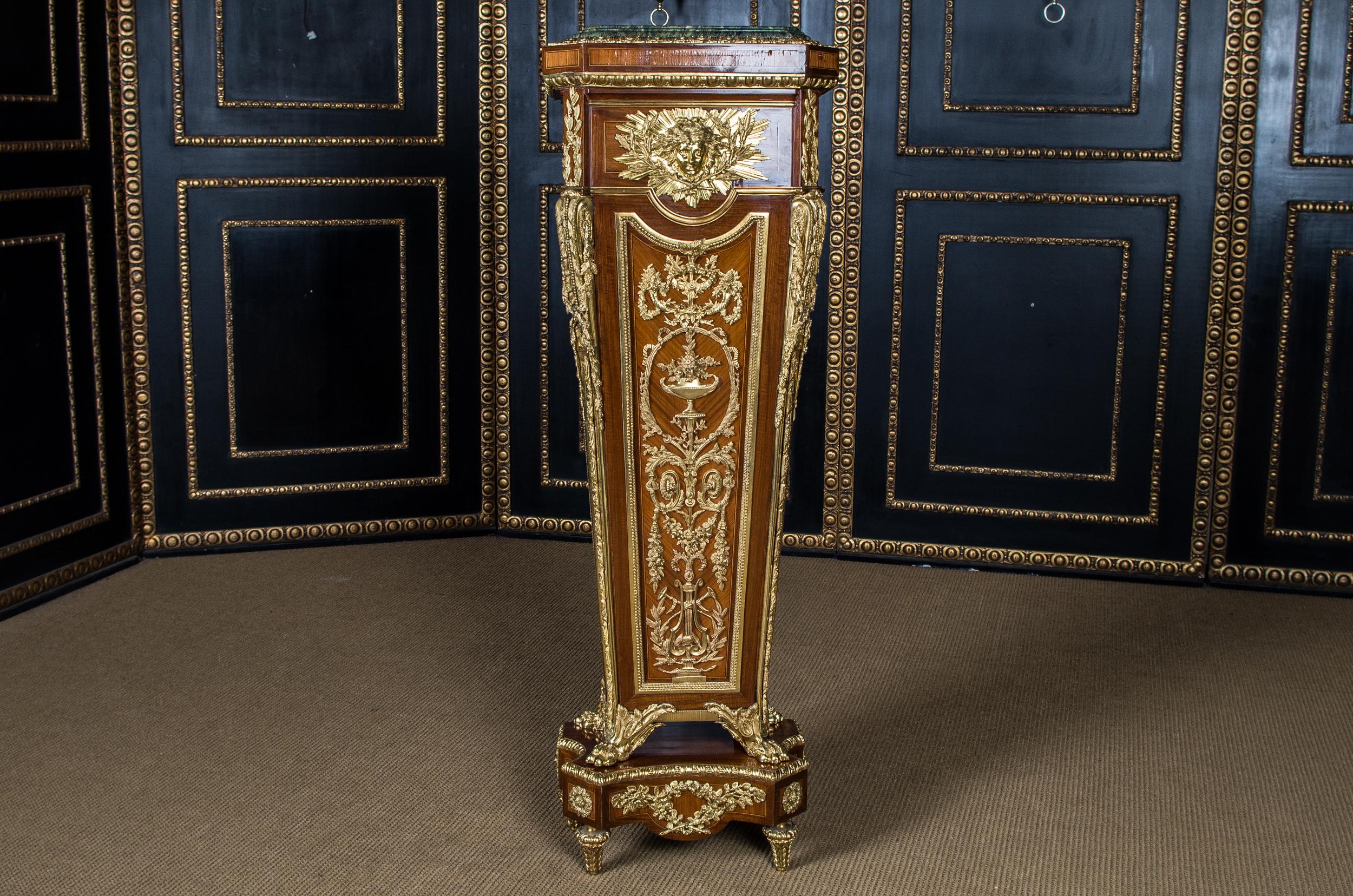 Majestic Pedestal Pillar in the Style of Louis XVI According Jean Henri Riesen In Excellent Condition In Berlin, DE
