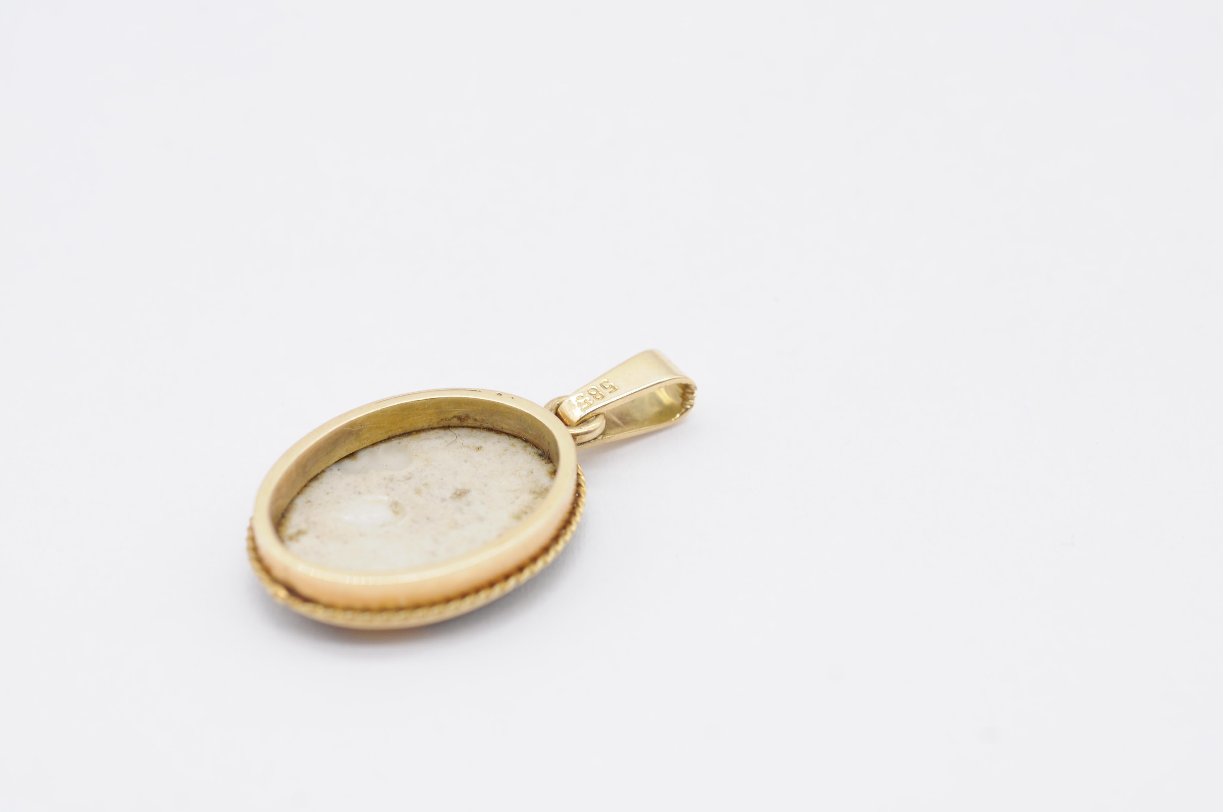 majestic pendant made of 14k yellow gold porcelain For Sale 5