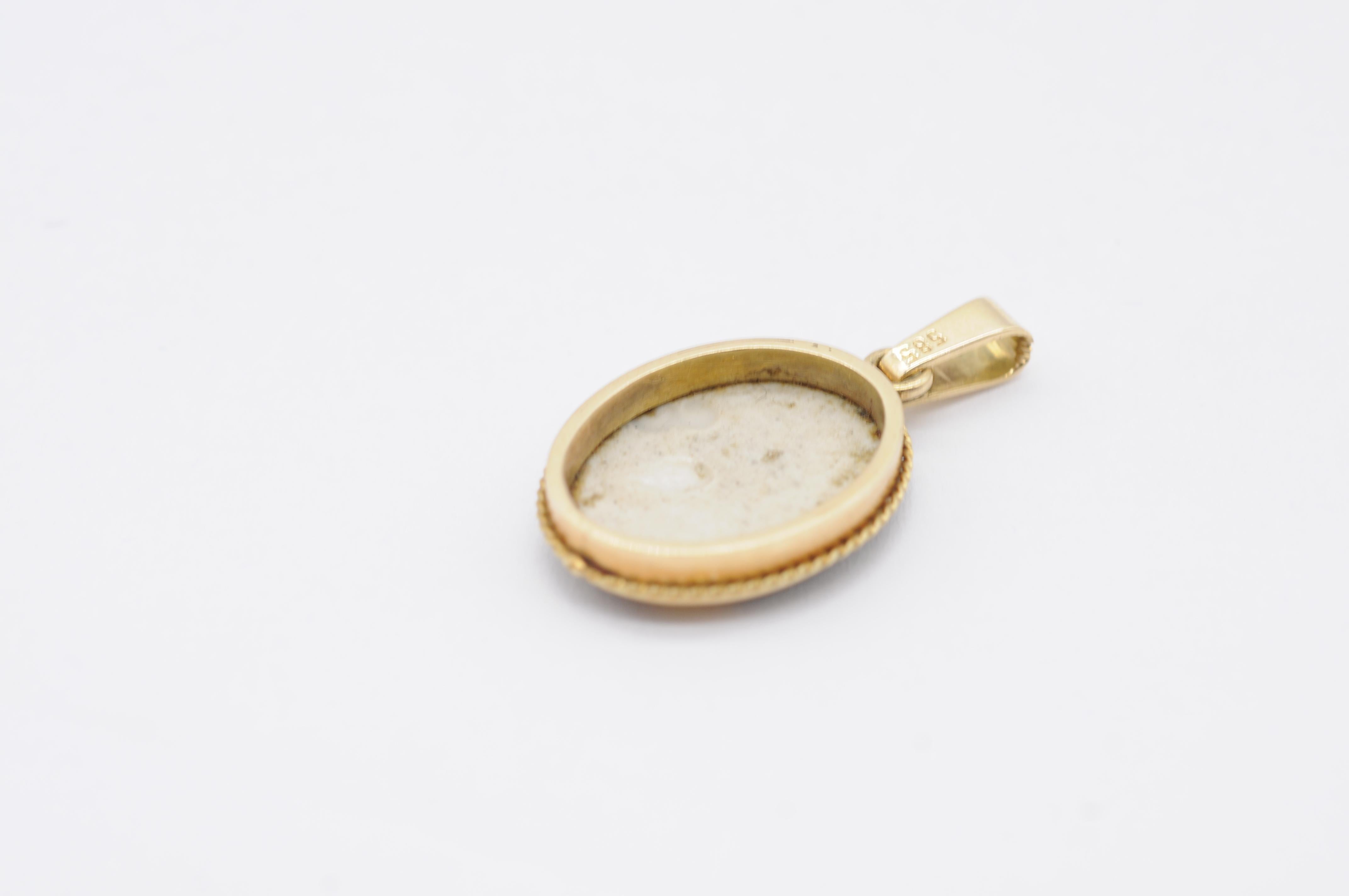 majestic pendant made of 14k yellow gold porcelain For Sale 6