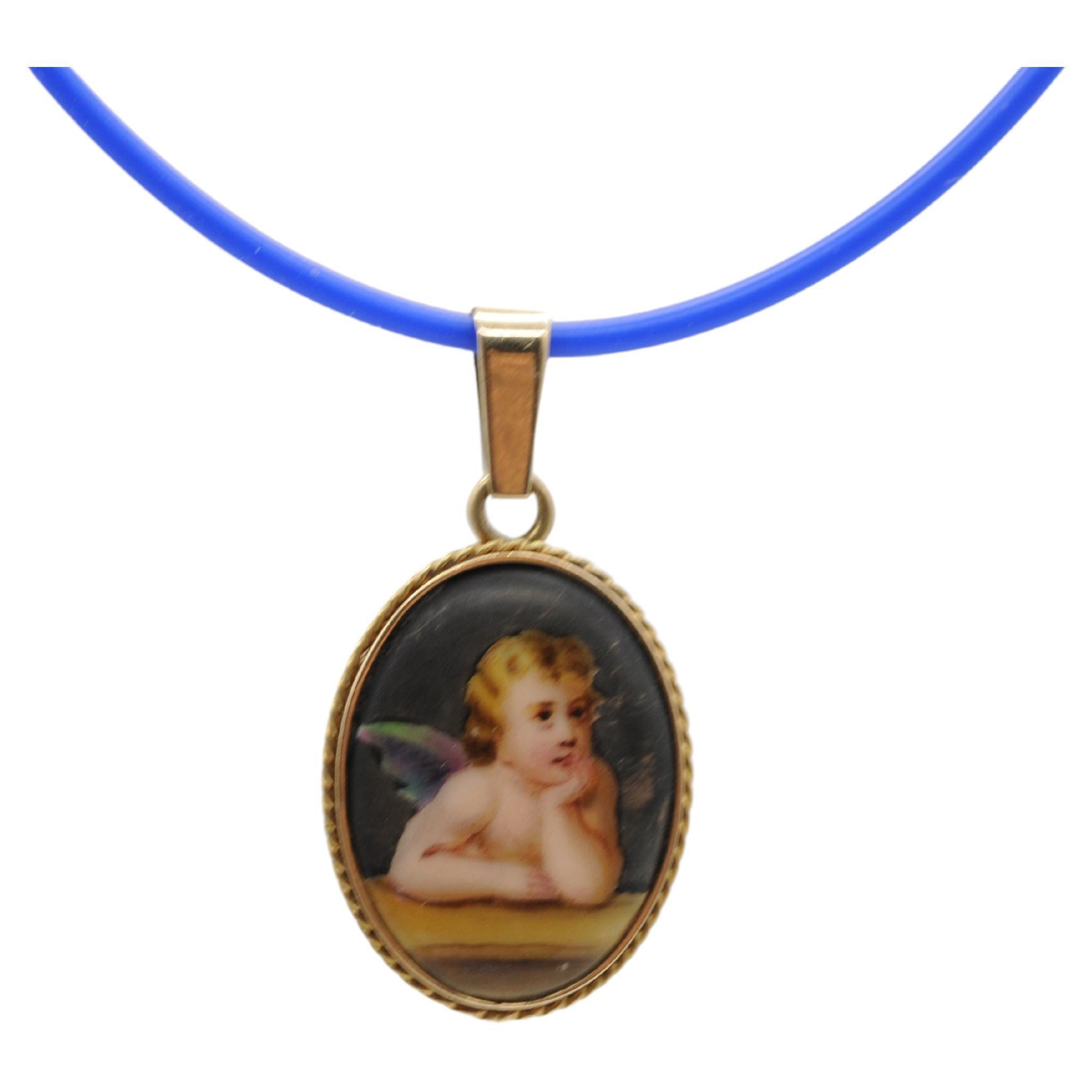 Art Deco majestic pendant made of 14k yellow gold porcelain For Sale