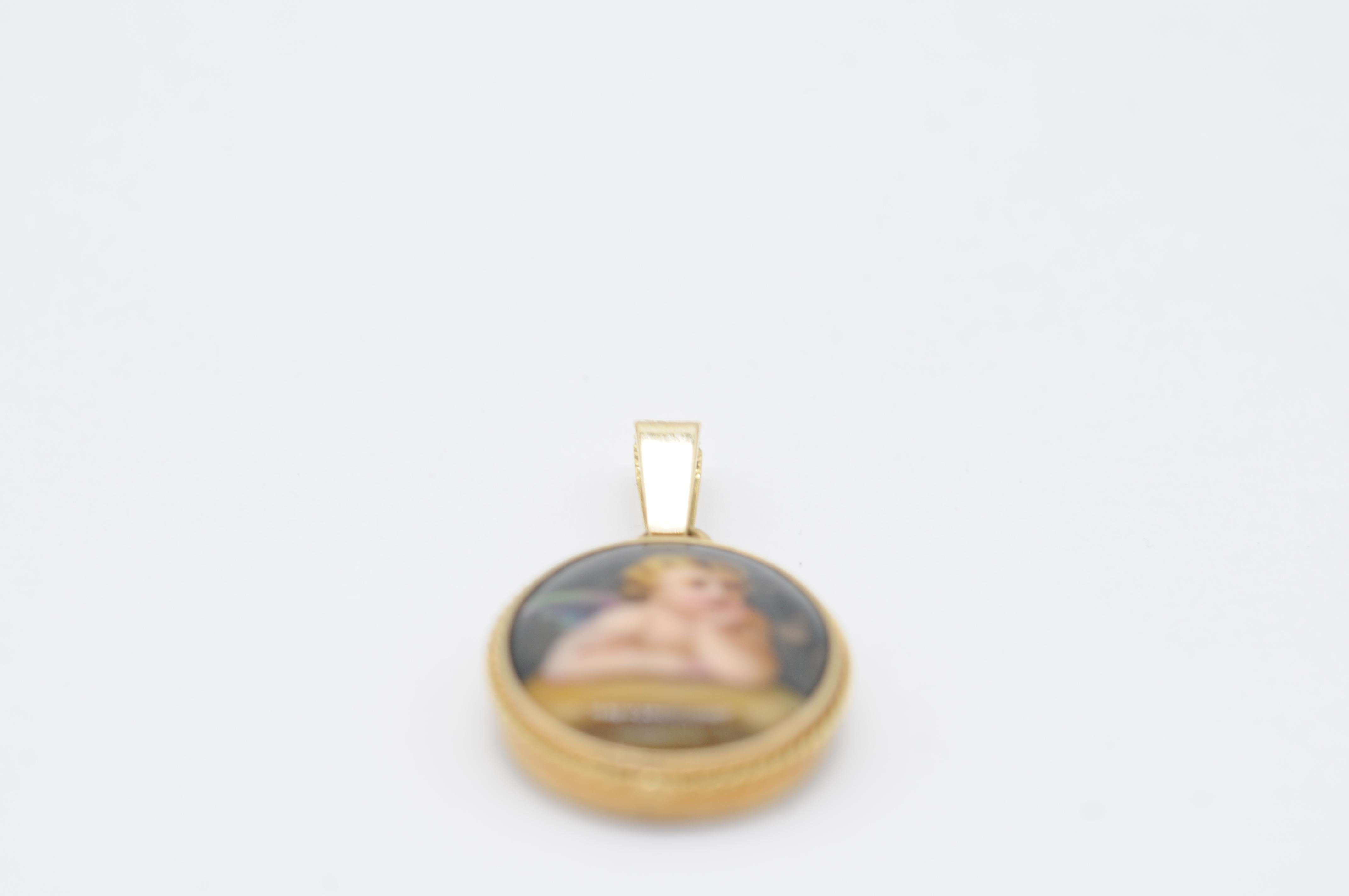 majestic pendant made of 14k yellow gold porcelain For Sale 2