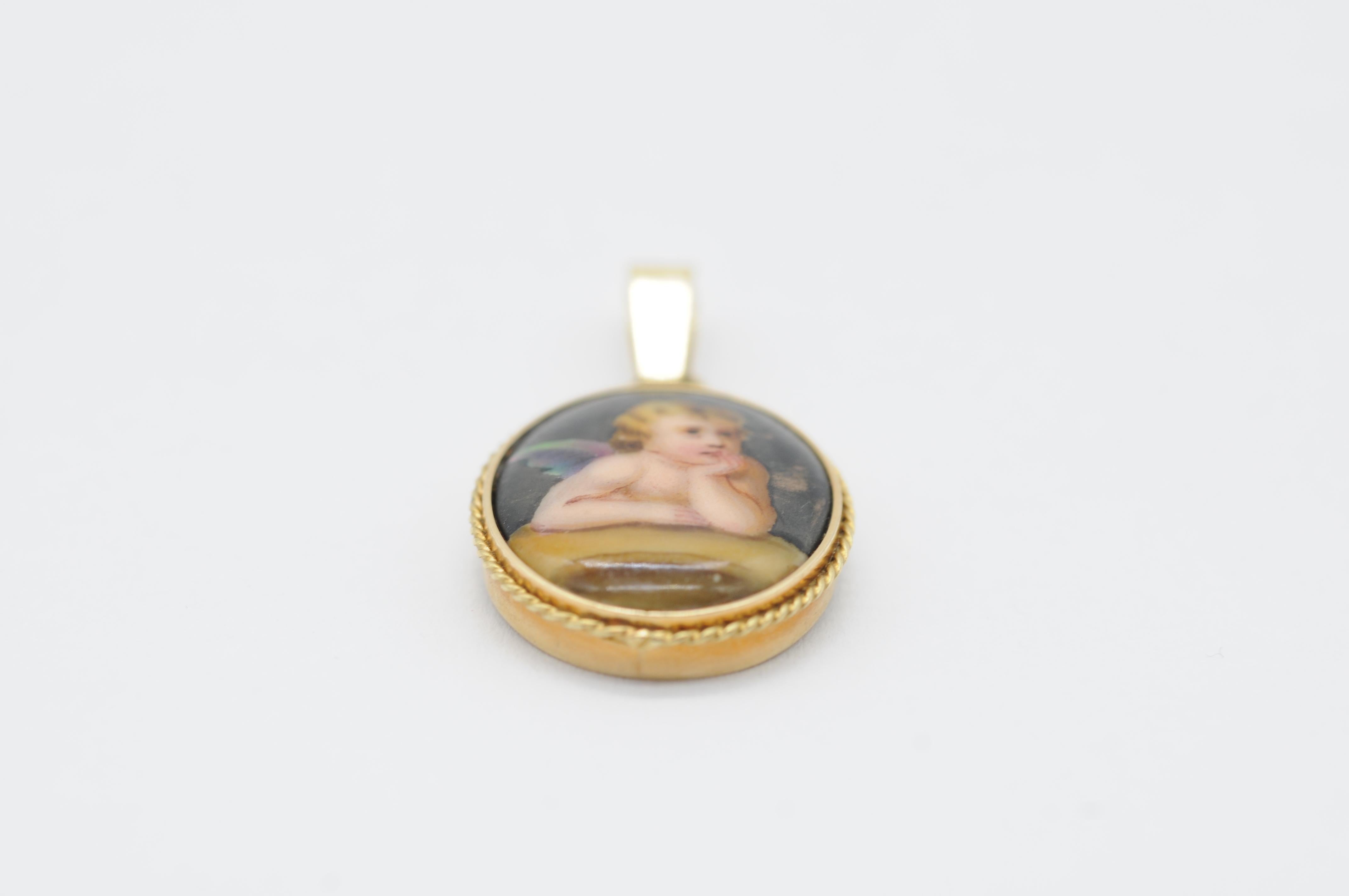 majestic pendant made of 14k yellow gold porcelain For Sale 3