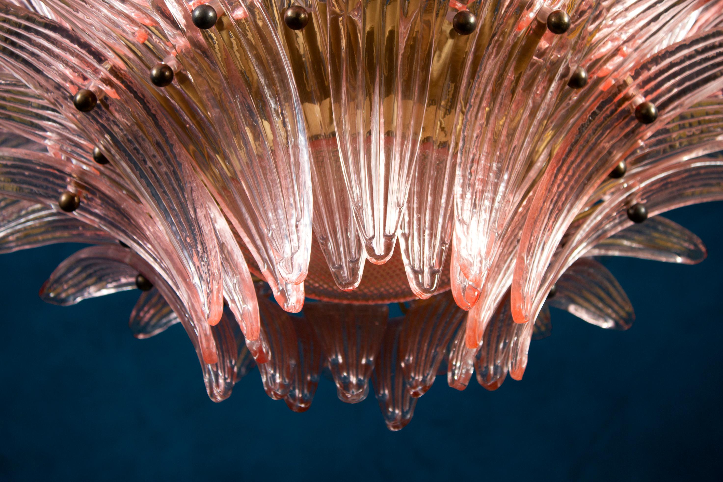 Majestätischer rosa Murano- Palmette-Kronleuchter im Angebot 3