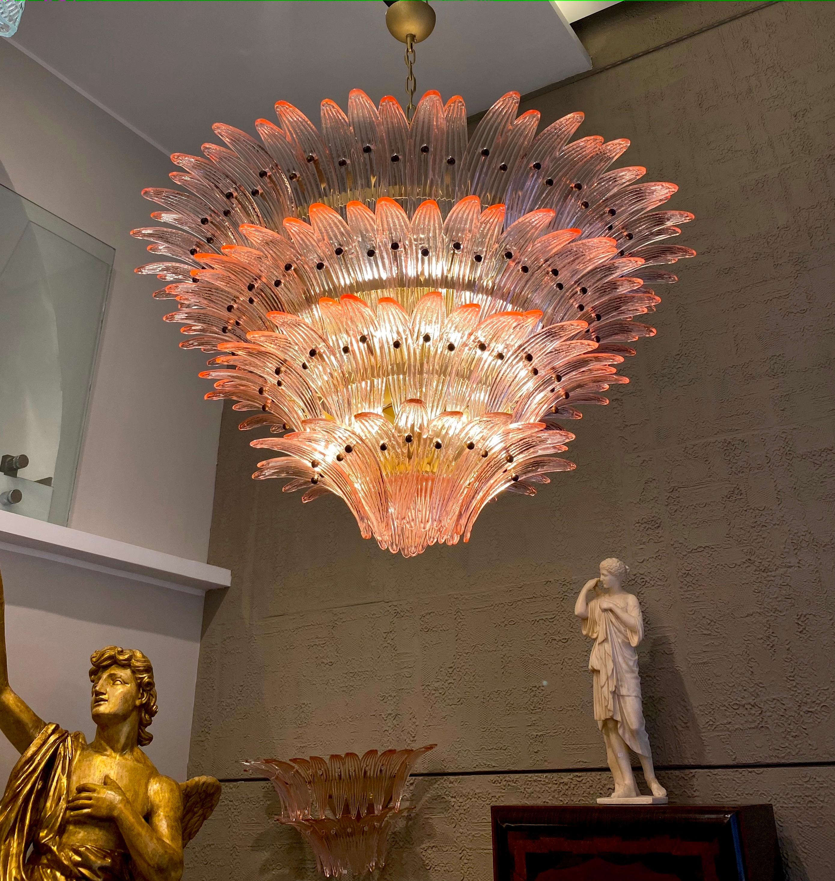 Majestueux lustre à palmettes roses de Murano en vente 6