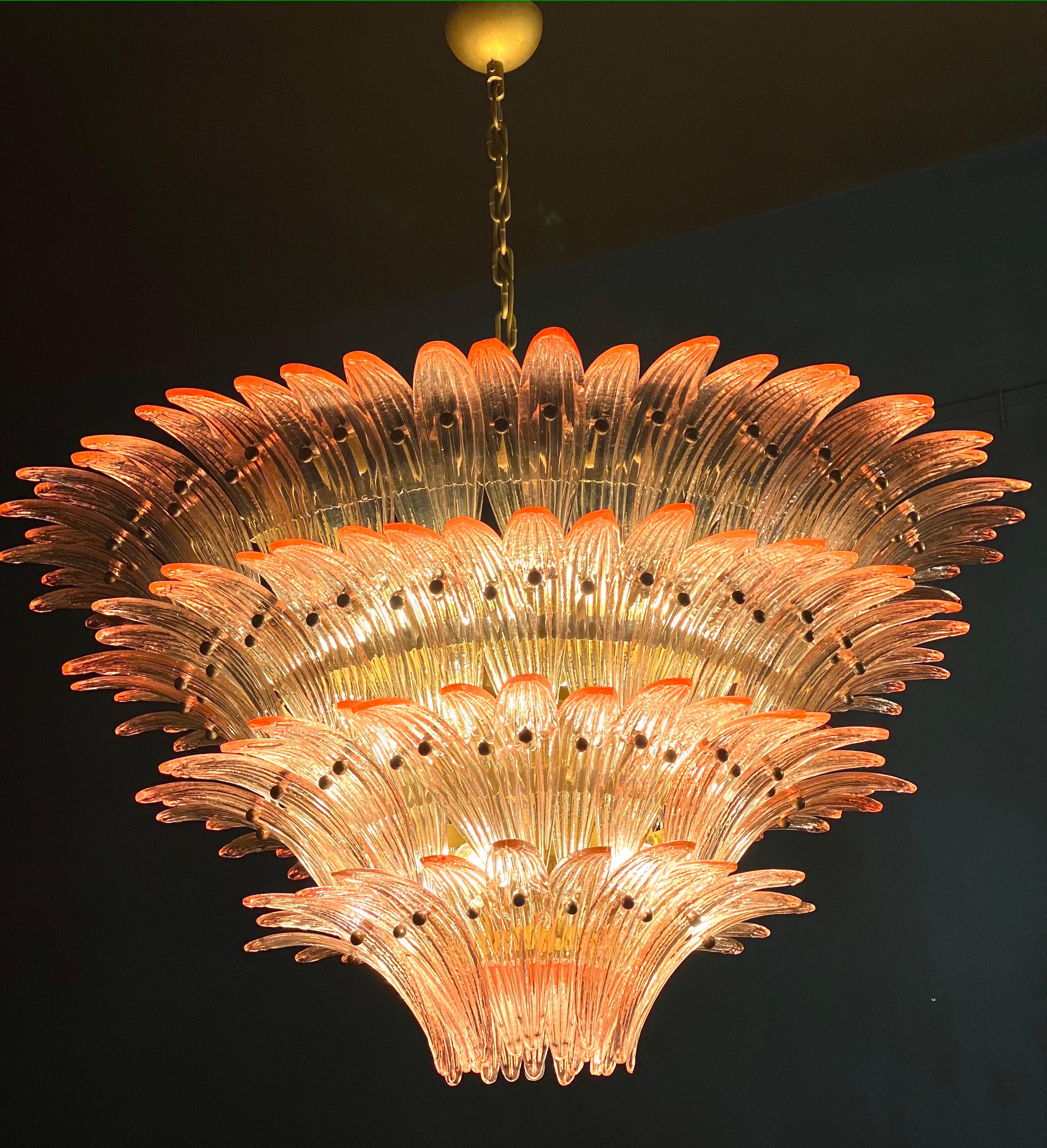 Métal Majestueux lustre à palmettes roses de Murano en vente