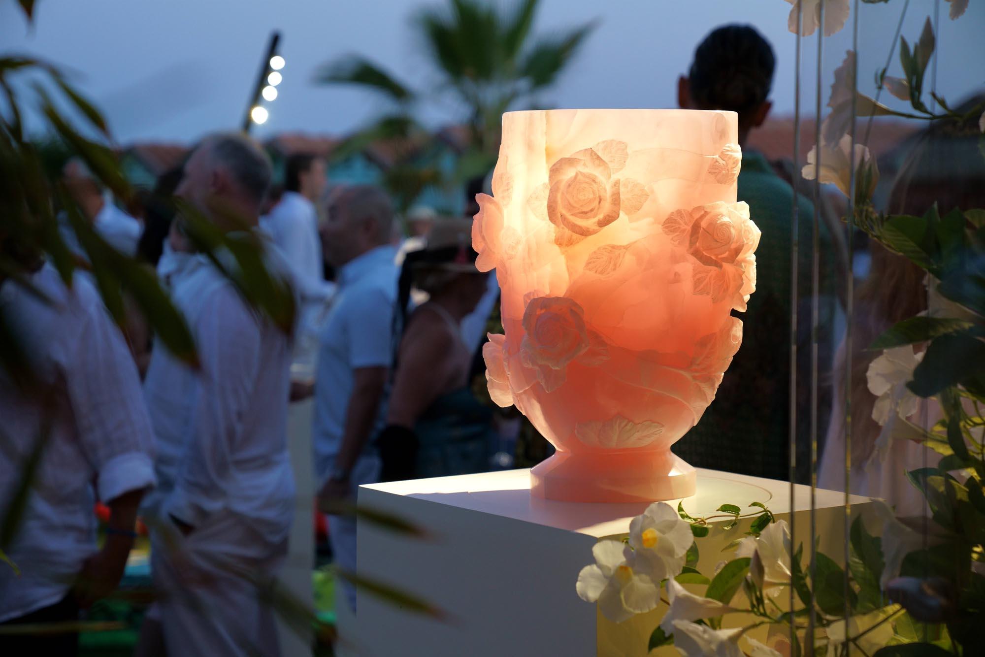 Majestic Pink Onyx Sculpture Vase Subjects Roses Leaves Floral Handmade in Italy For Sale 7