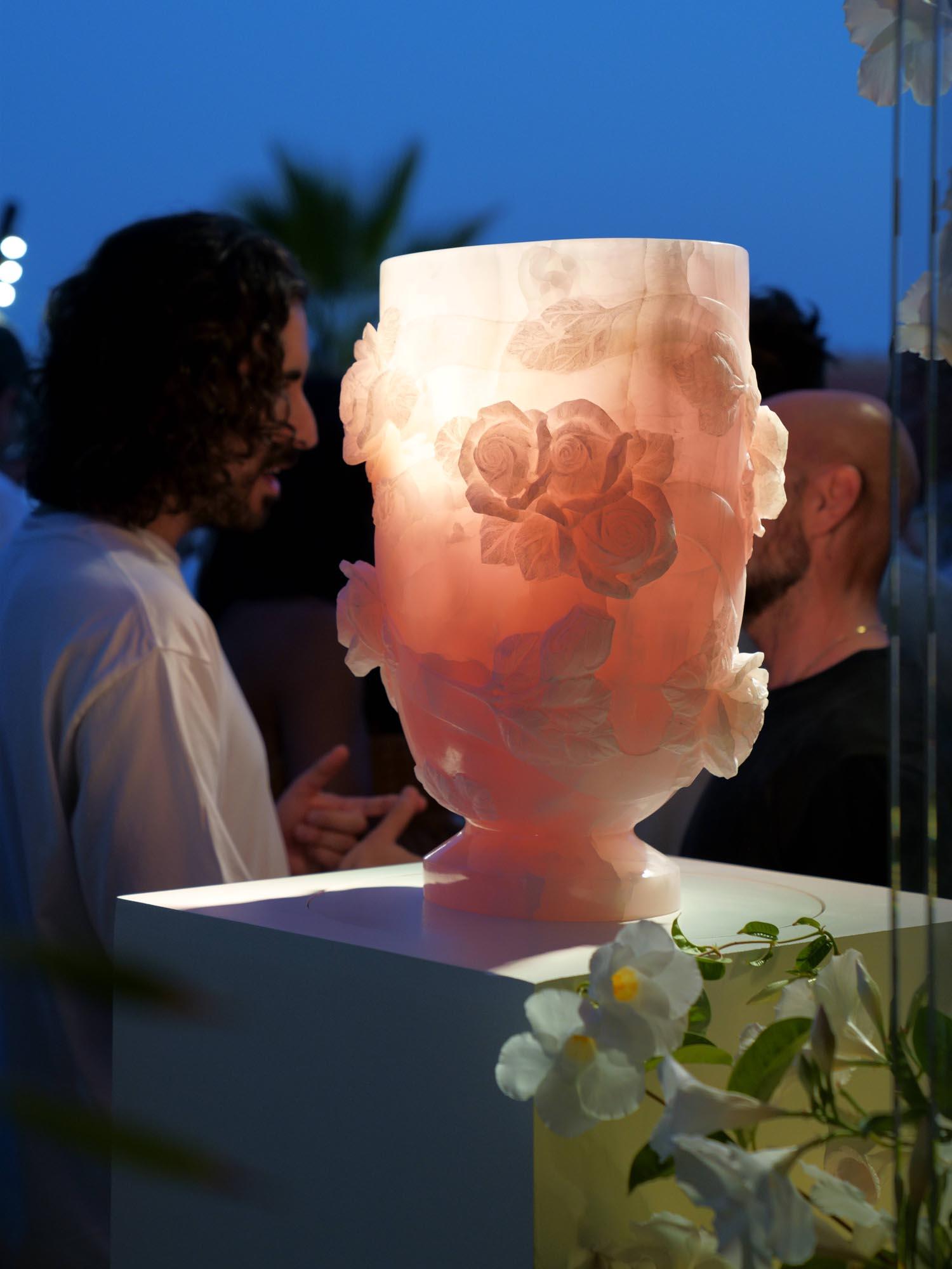 Majestic Pink Onyx Sculpture Vase Subjects Roses Leaves Floral Handmade in Italy For Sale 8