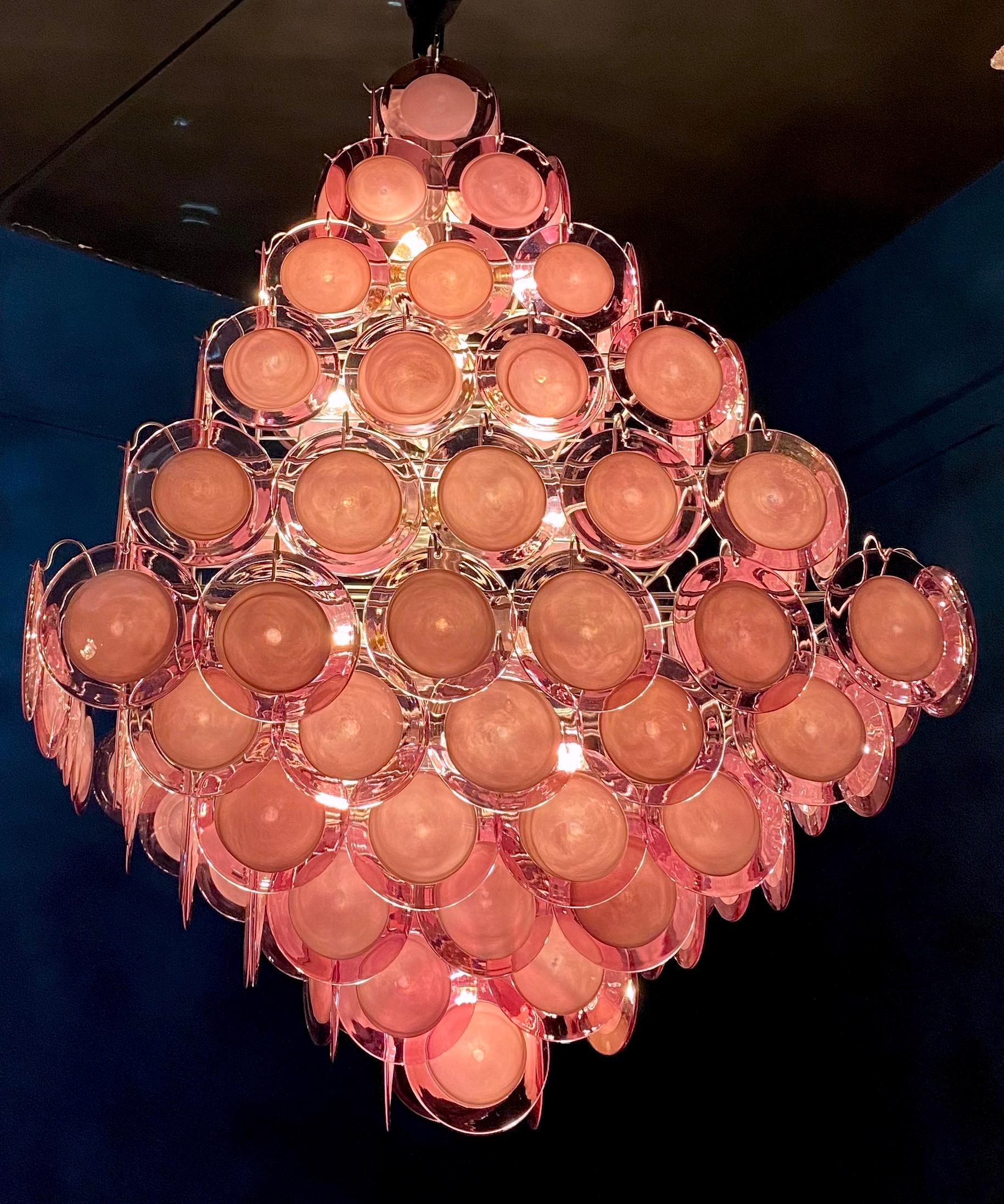 Italiano Maestoso lampadario a dischi in vetro di Murano viola in vendita