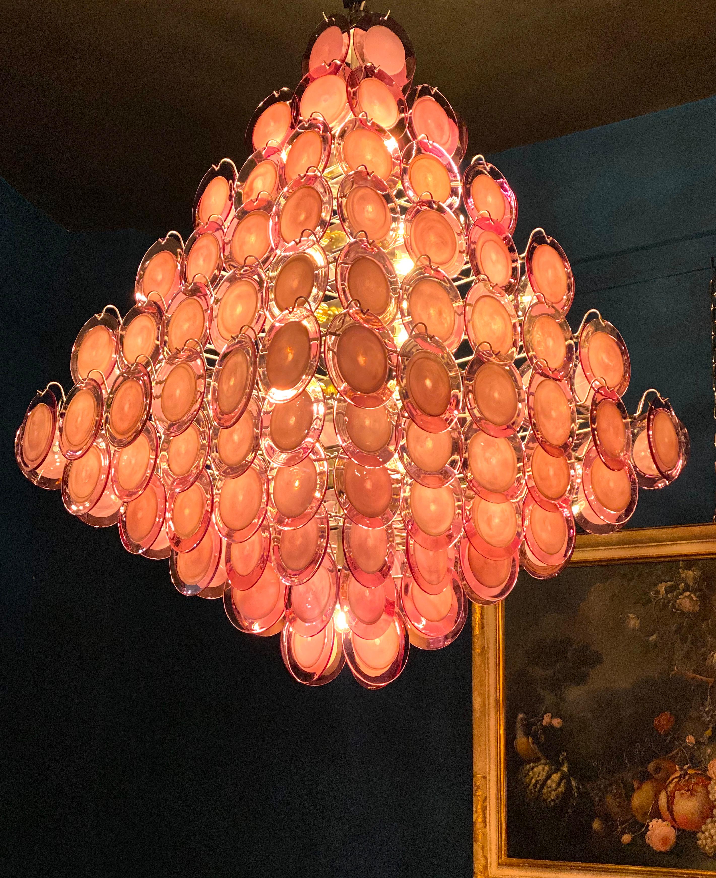 Majestätischer lila Muranoglasscheiben-Kronleuchter im Angebot 1