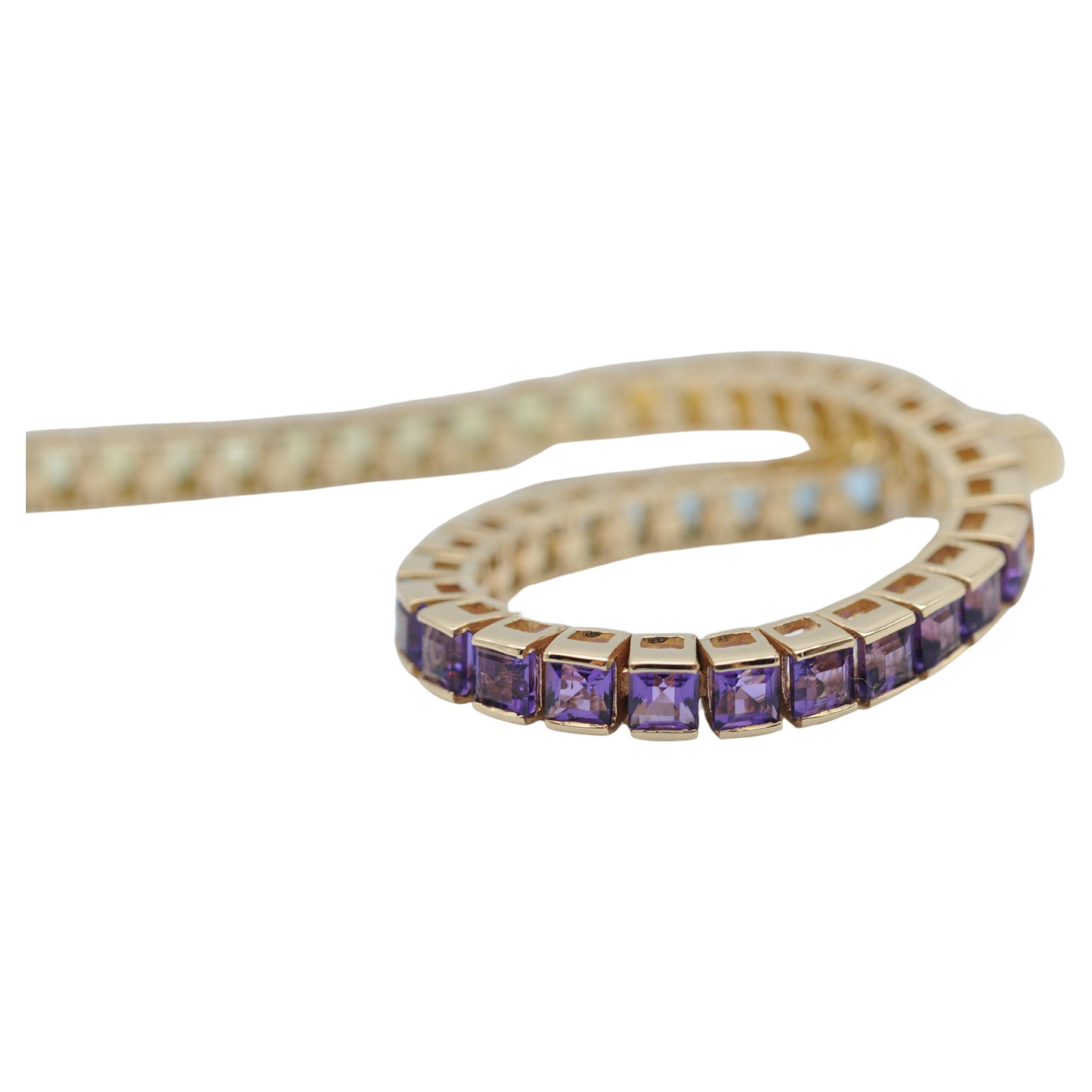 Mouvement esthétique Majestueux bracelet tennis arc-en-ciel avec pierres précieuses en or jaune 14 carats  en vente