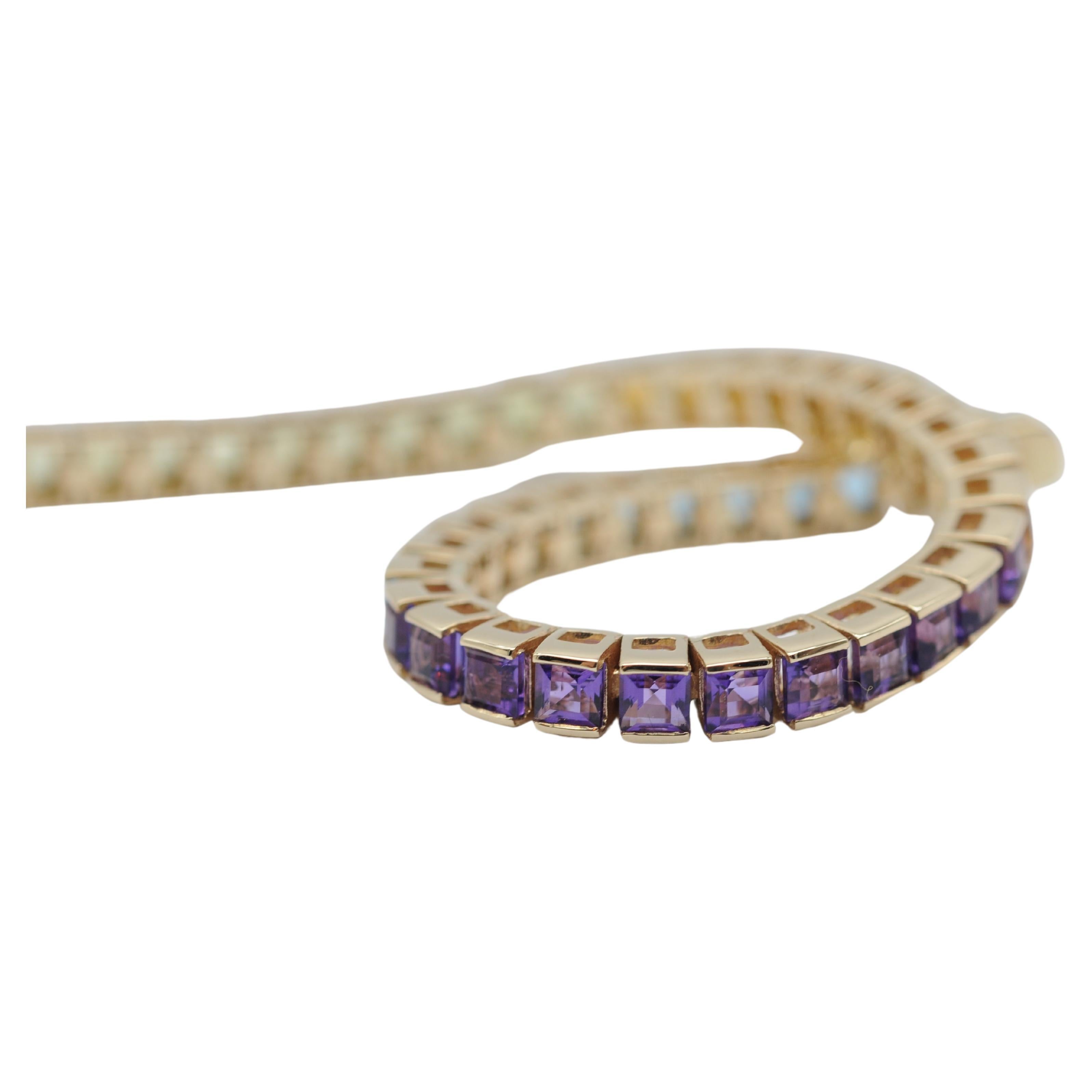 Majestueux bracelet tennis arc-en-ciel avec pierres précieuses en or jaune 14 carats  en vente 1