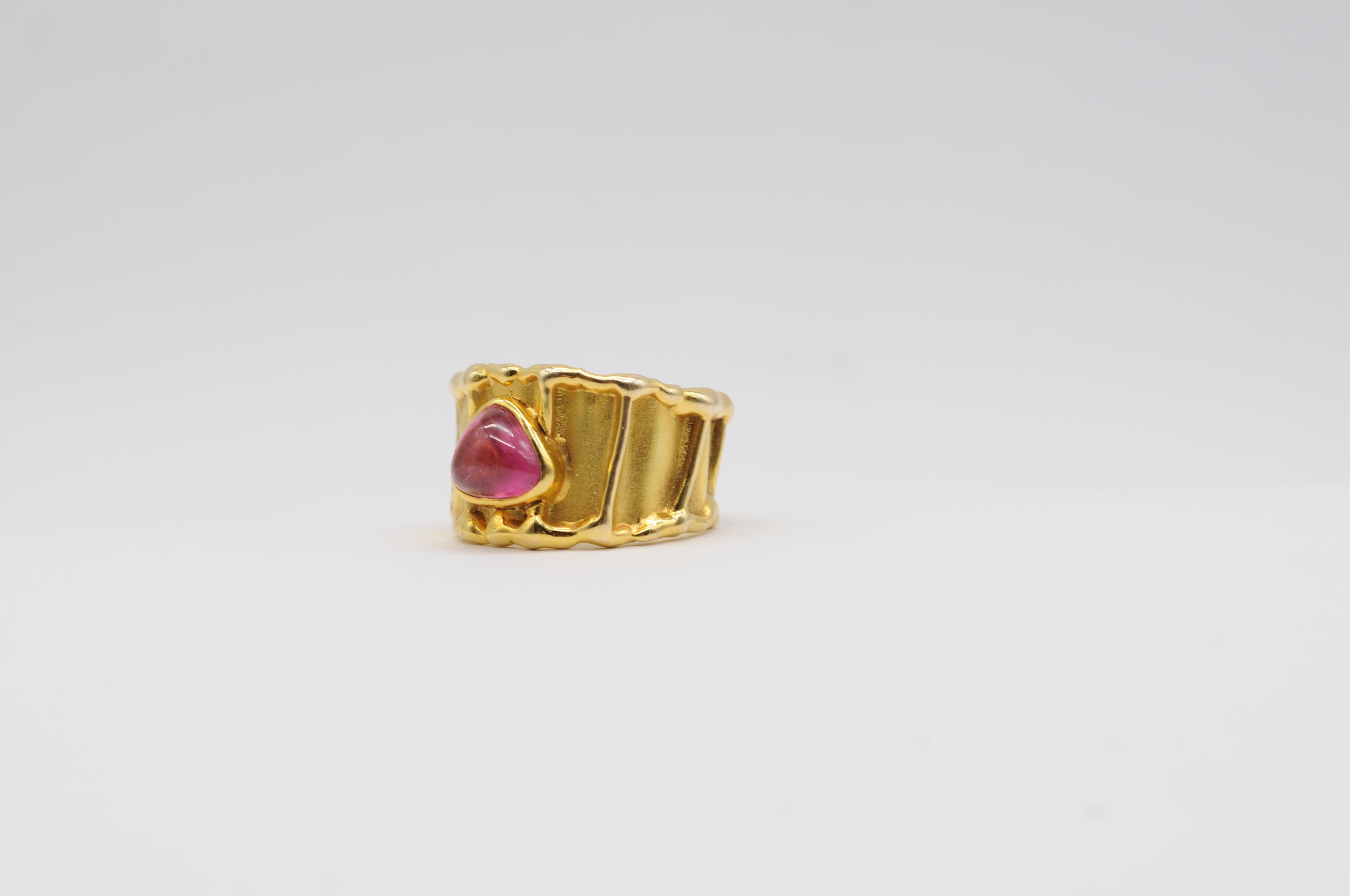 Majestic red Tourmaline ring in 14k yellow gold For Sale 4