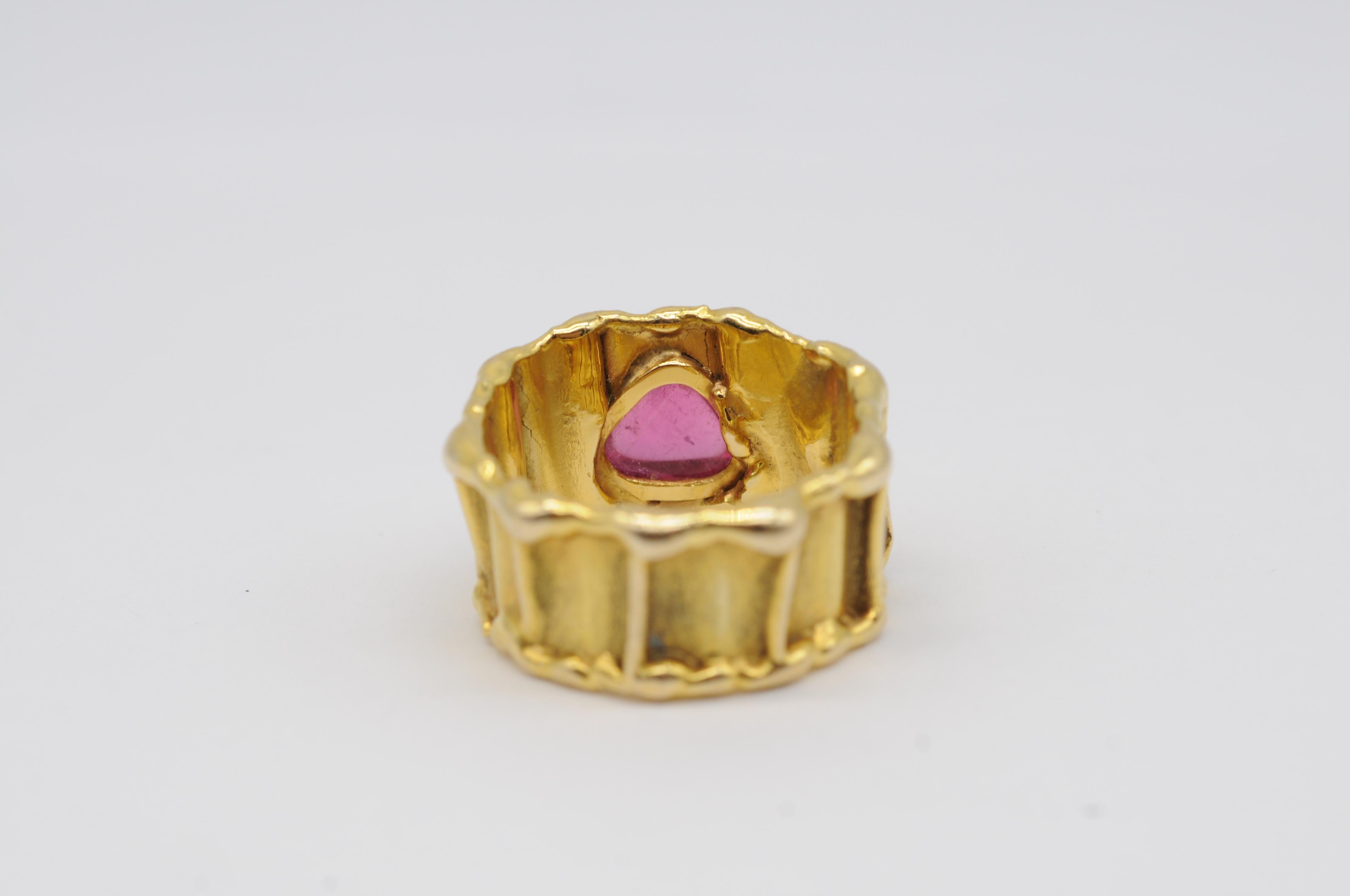 Majestic red Tourmaline ring in 14k yellow gold For Sale 6