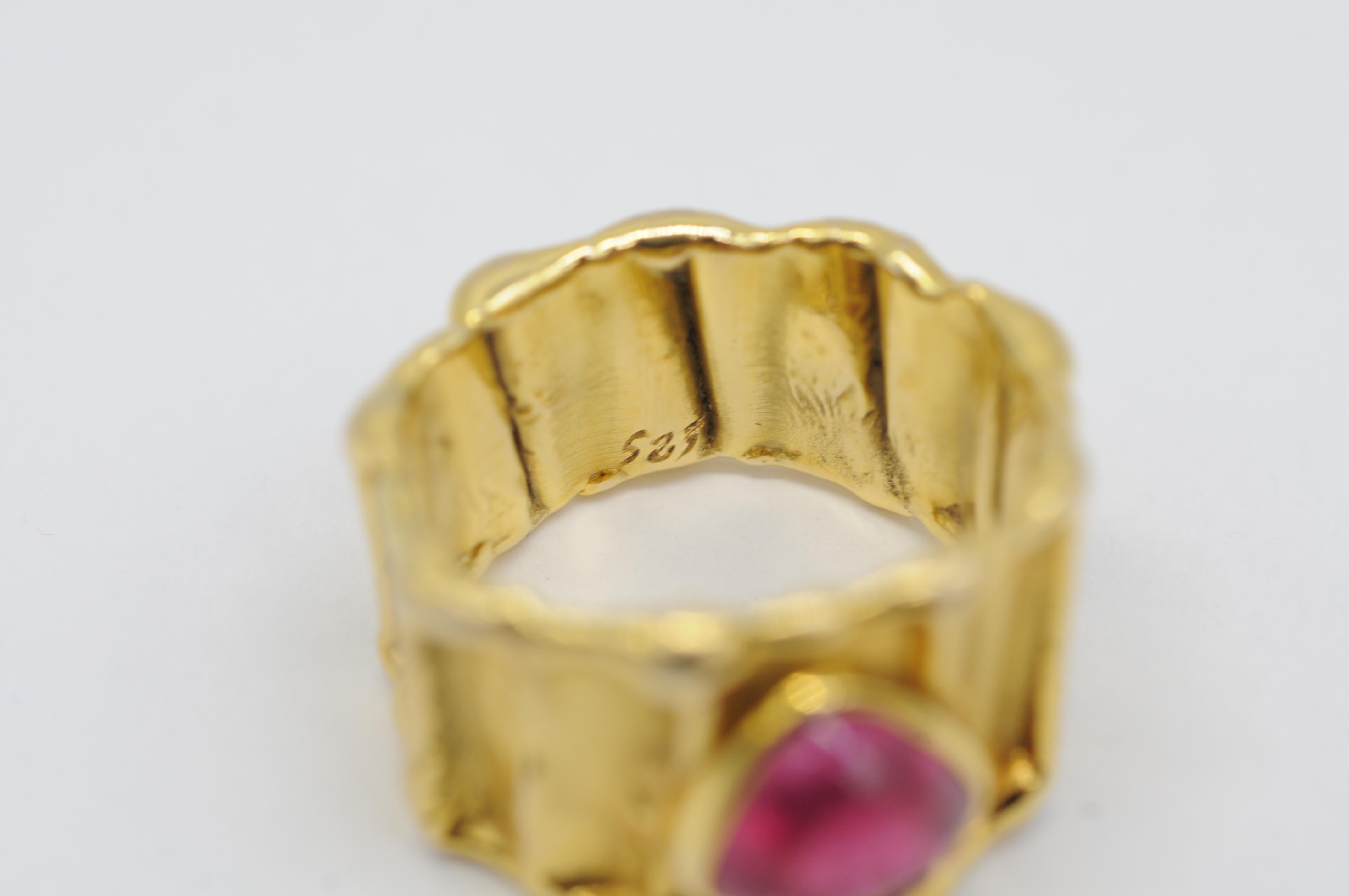 Majestic red Tourmaline ring in 14k yellow gold For Sale 7