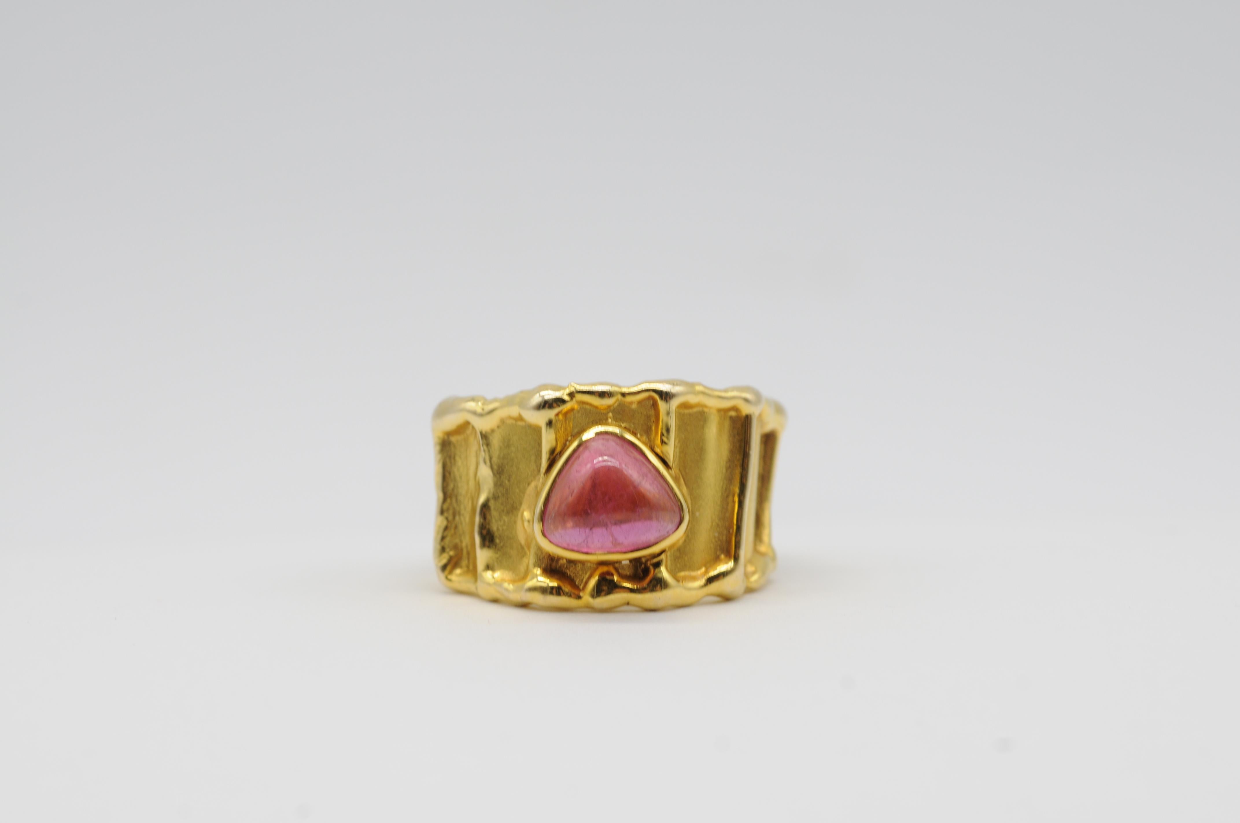 Women's or Men's Majestic red Tourmaline ring in 14k yellow gold For Sale