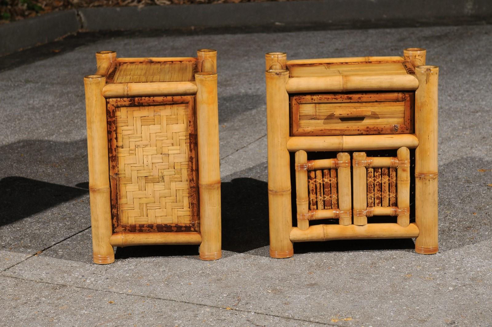 Majestueuse paire de petits coffres pagodes en bambou restaurés, par Budji Layug, vers 1980 en vente 5