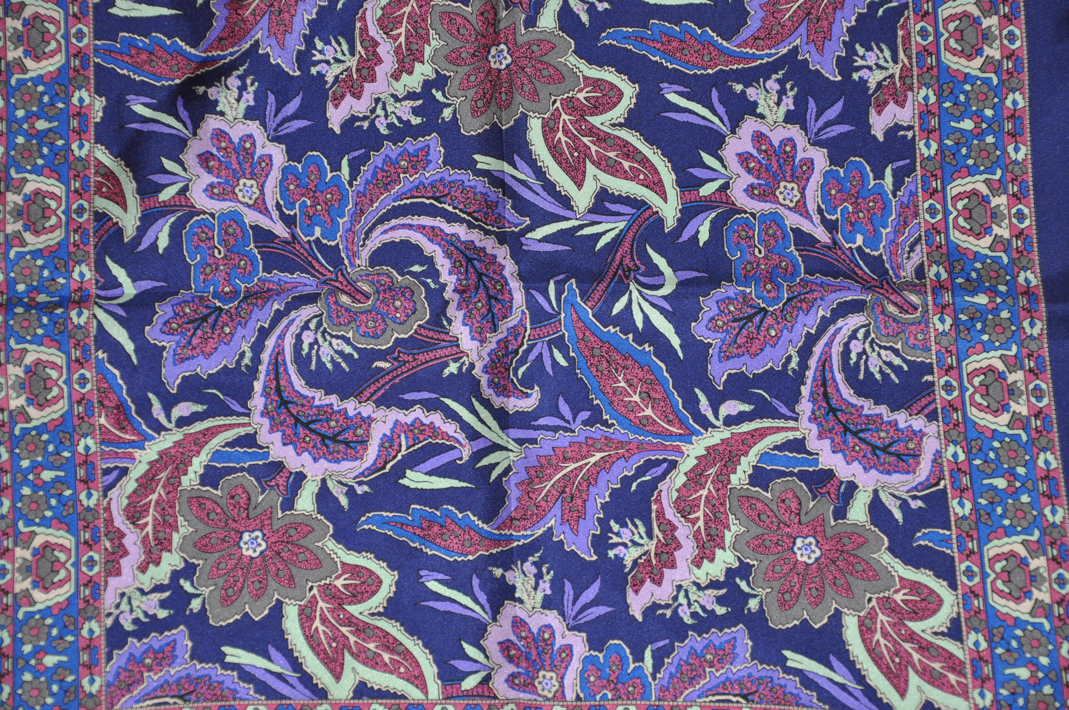 Majestic Royal Blue Floral Silk Handkerchief (Mouchoir en soie à fleurs) en vente 2