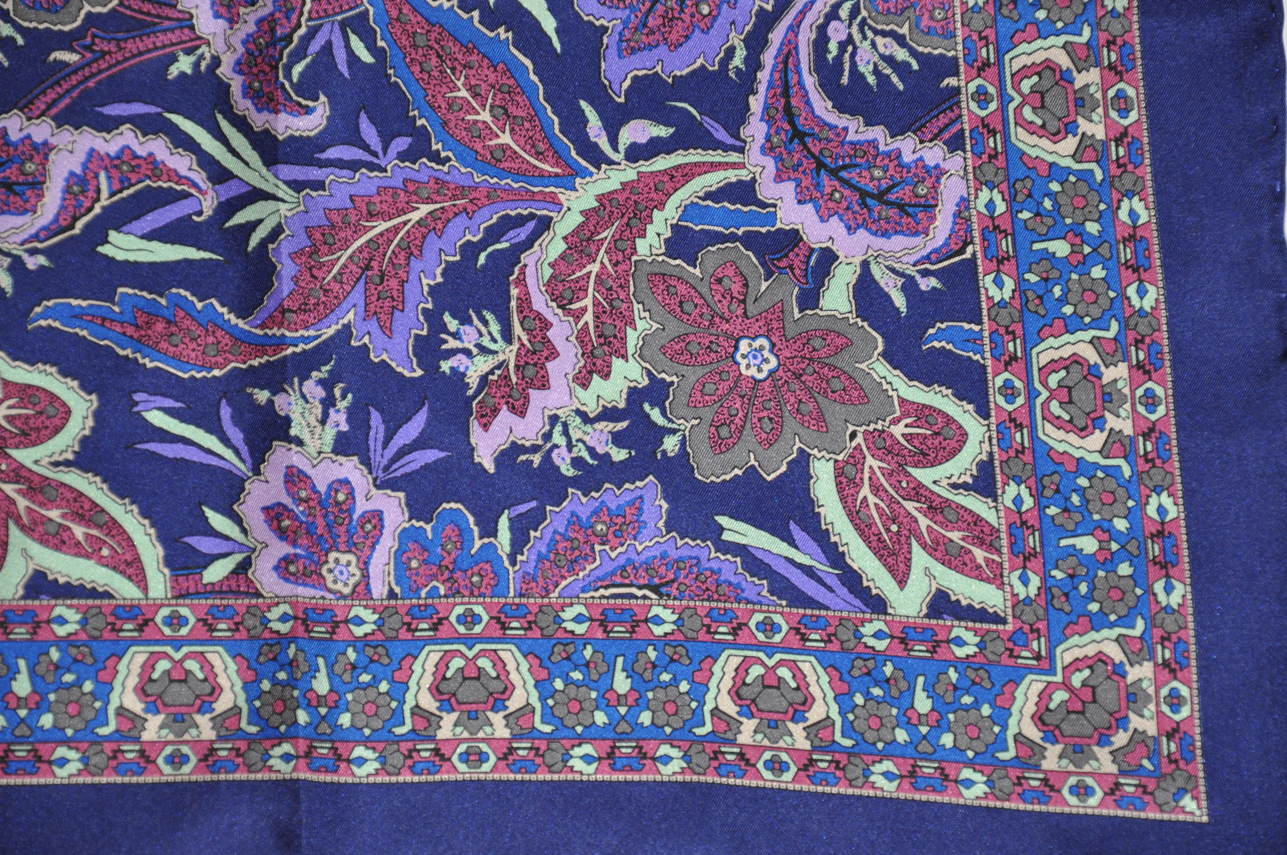 Majestic Royal Blue Floral Silk Handkerchief (Mouchoir en soie à fleurs) en vente 3