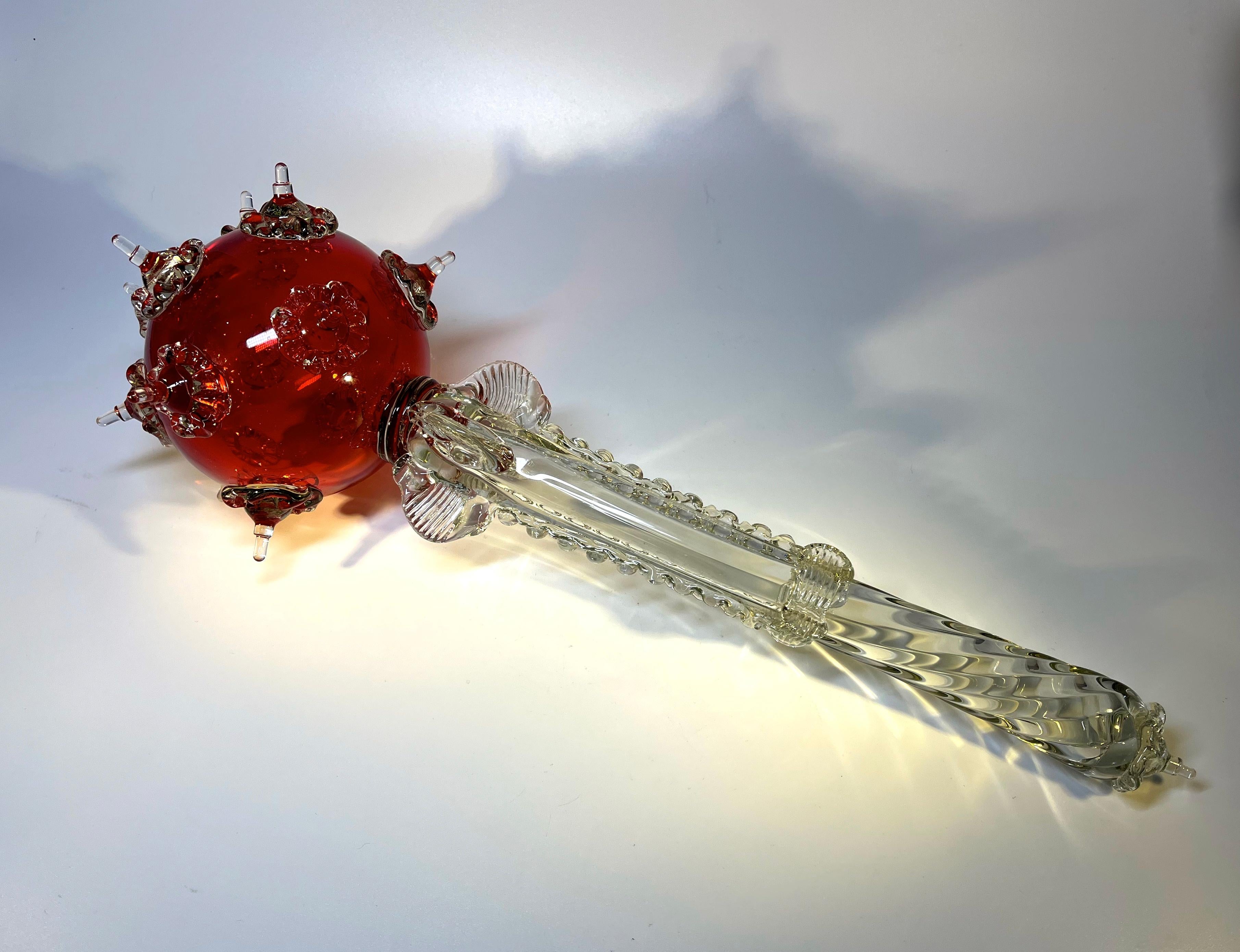 Mid-Century moderno Maestoso scettro del monarca in vetro di Murano soffiato a mano di colore rosso rubino in vendita