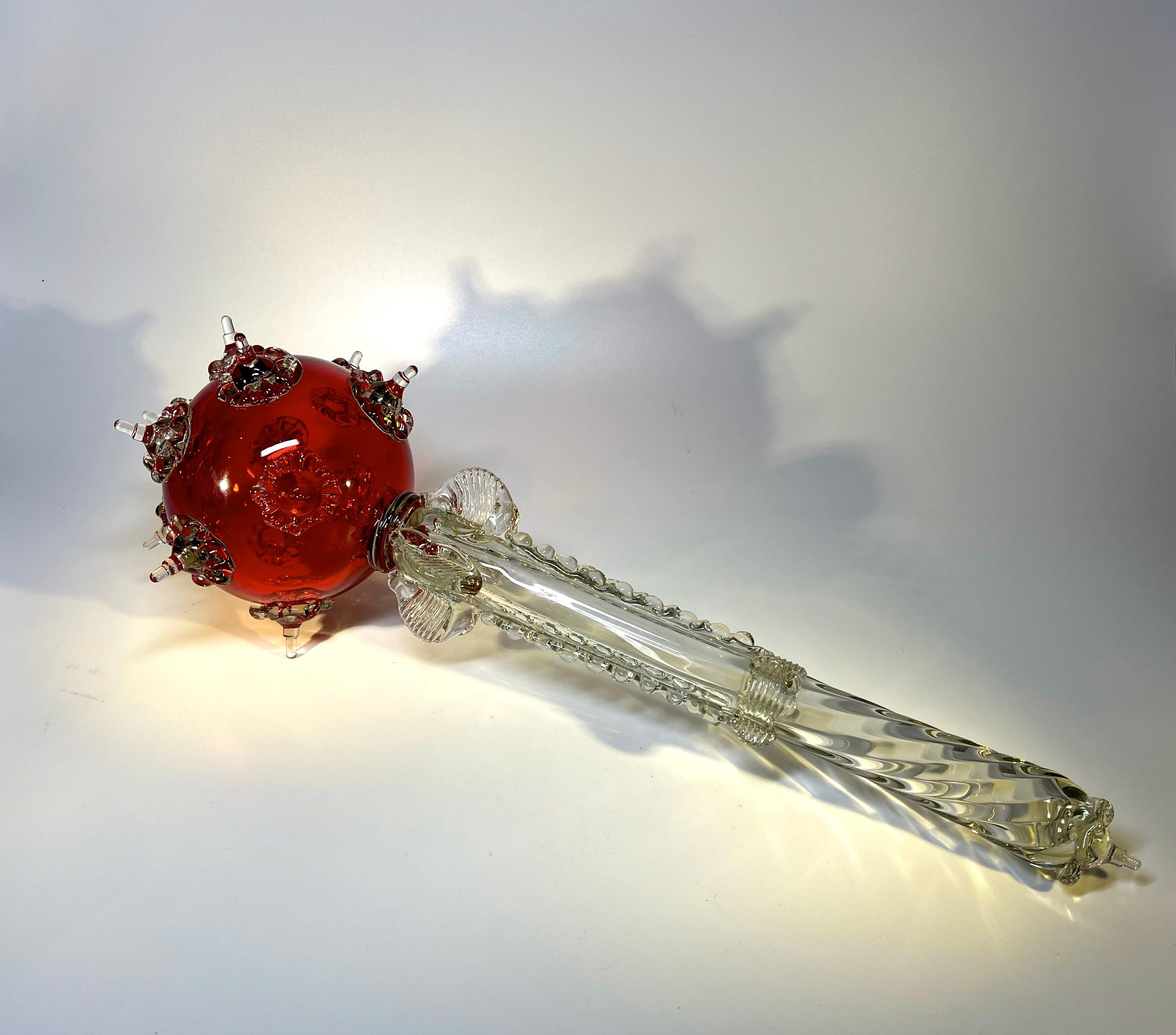 Vetro Maestoso scettro del monarca in vetro di Murano soffiato a mano di colore rosso rubino in vendita