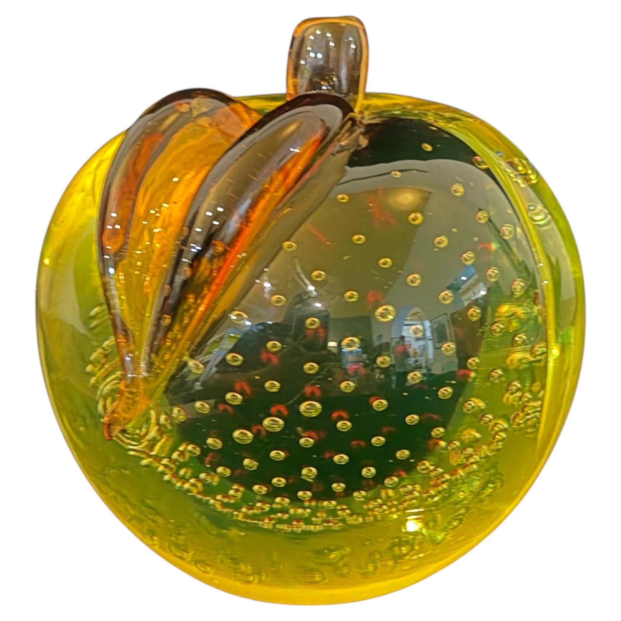 Majestic Salviati Murano Bullicante Sommerso Uranium Apple Glass Sculpture