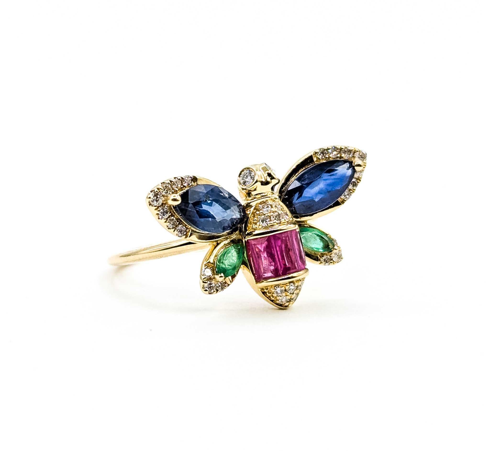 Anillo de zafiro majestuoso y oro de 14k

Te presentamos este exquisito anillo de zafiro, elaborado en lujoso oro amarillo de 14k. Esta cautivadora pieza exhibe una impresionante variedad de piedras preciosas, incluido un vibrante peso total de 1,77