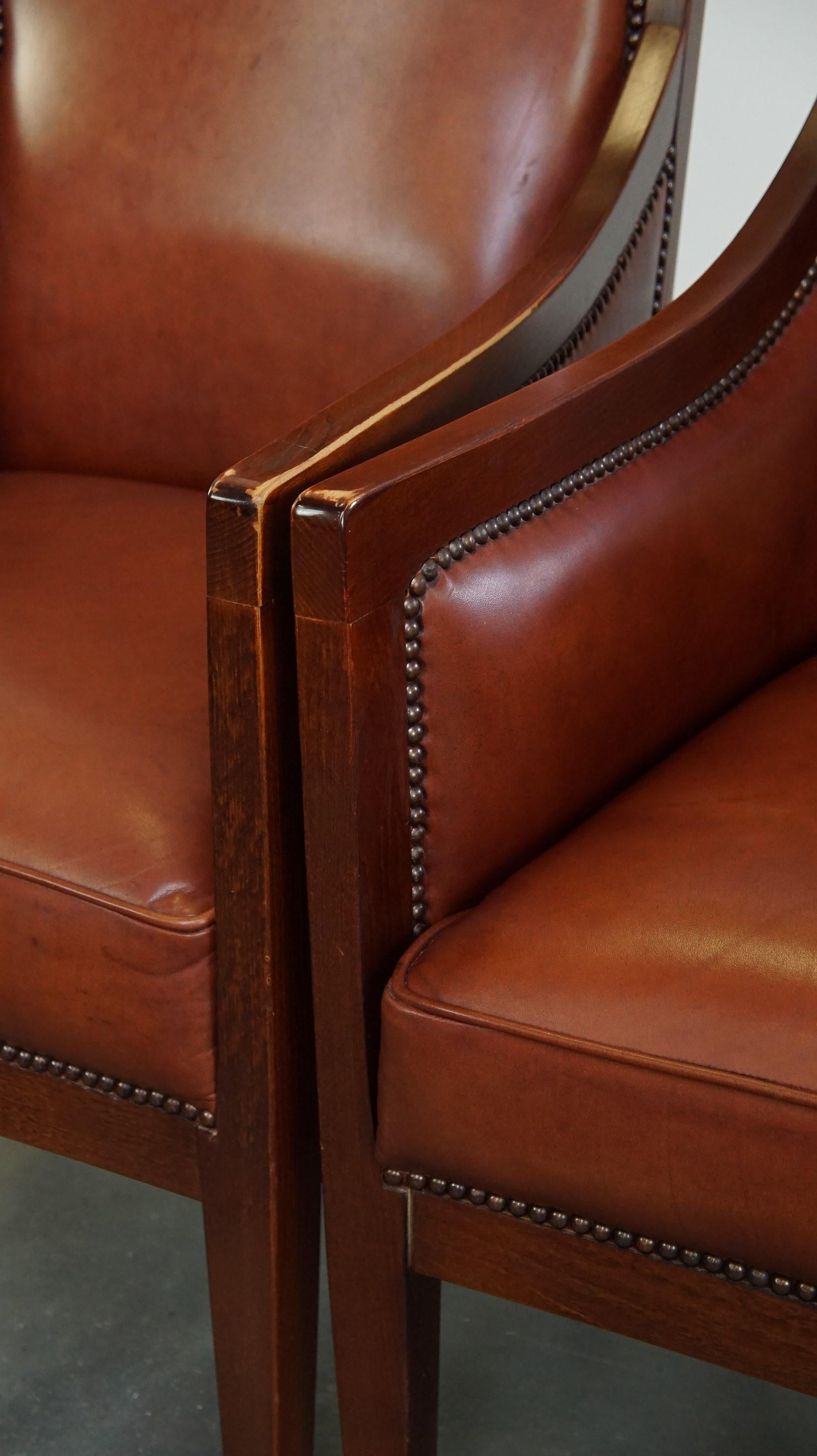 Majestic set di 2 poltrone in pelle di mucca color cognac dal design Art Deco in vendita 3