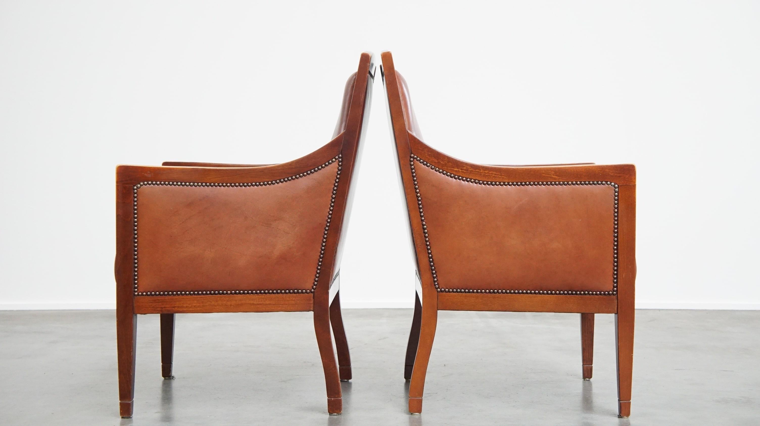 Fatto a mano Majestic, set di 4 poltrone in pelle di mucca color cognac dal design Art Deco in vendita