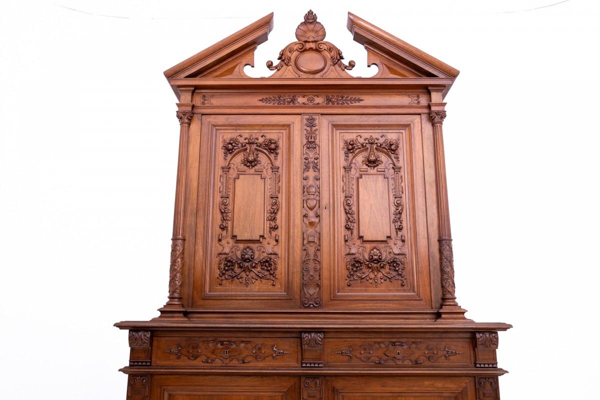 Credenza Majestic, Francia, 1880 circa.

Ottime condizioni.

Legno: noce

Dimensioni: altezza 295 cm larghezza 183 cm profondità 65 cm