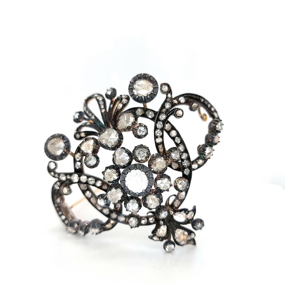 Majestic Silver on Gold Antique Brooch with 11.6ct Rose Cut Diamonds In Excellent Condition For Sale In Antwerp, BE