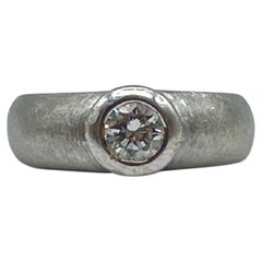 Majestueuse bague solitaire en or blanc 18 carats avec diamants d'environ 0,60 carat