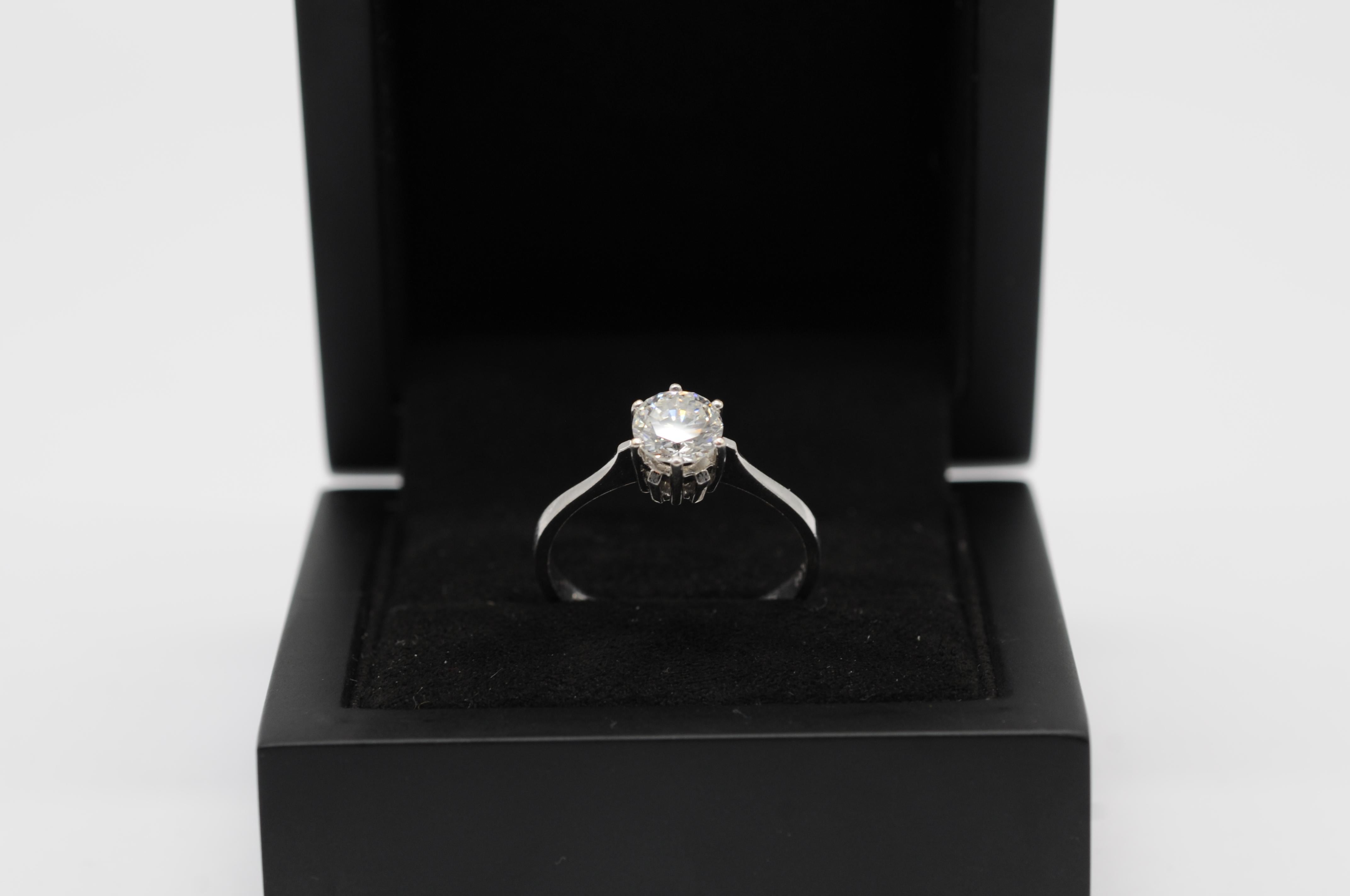Aesthetic Movement Majestic solitare Ring with ca: 1.0ct diamond VVS2 Color:G For Sale
